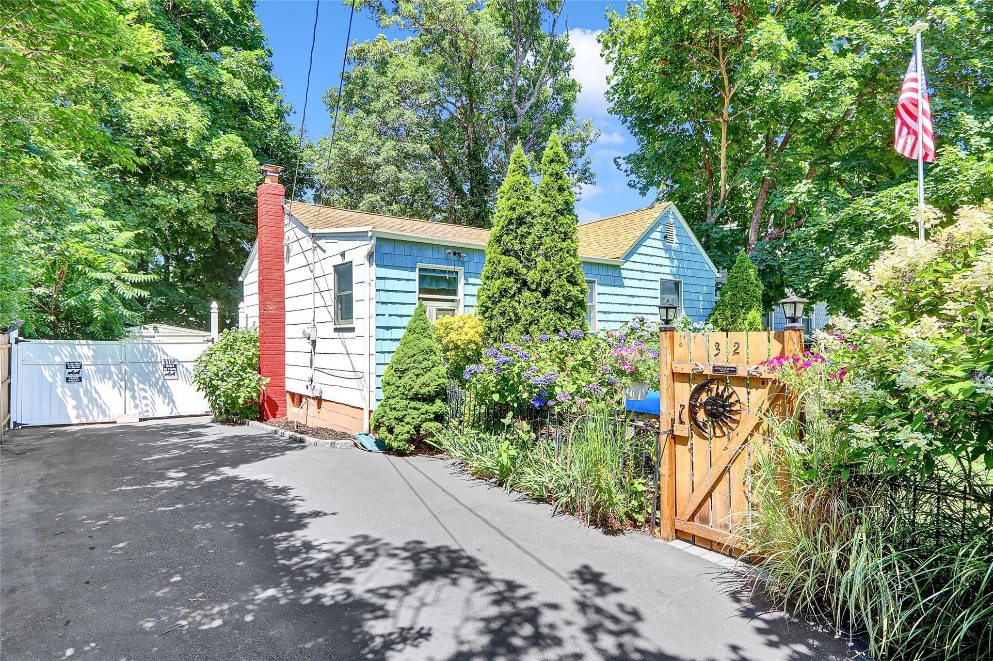 Single Family Dewey  Suffolk County, NY 11776, MLS-885898-5