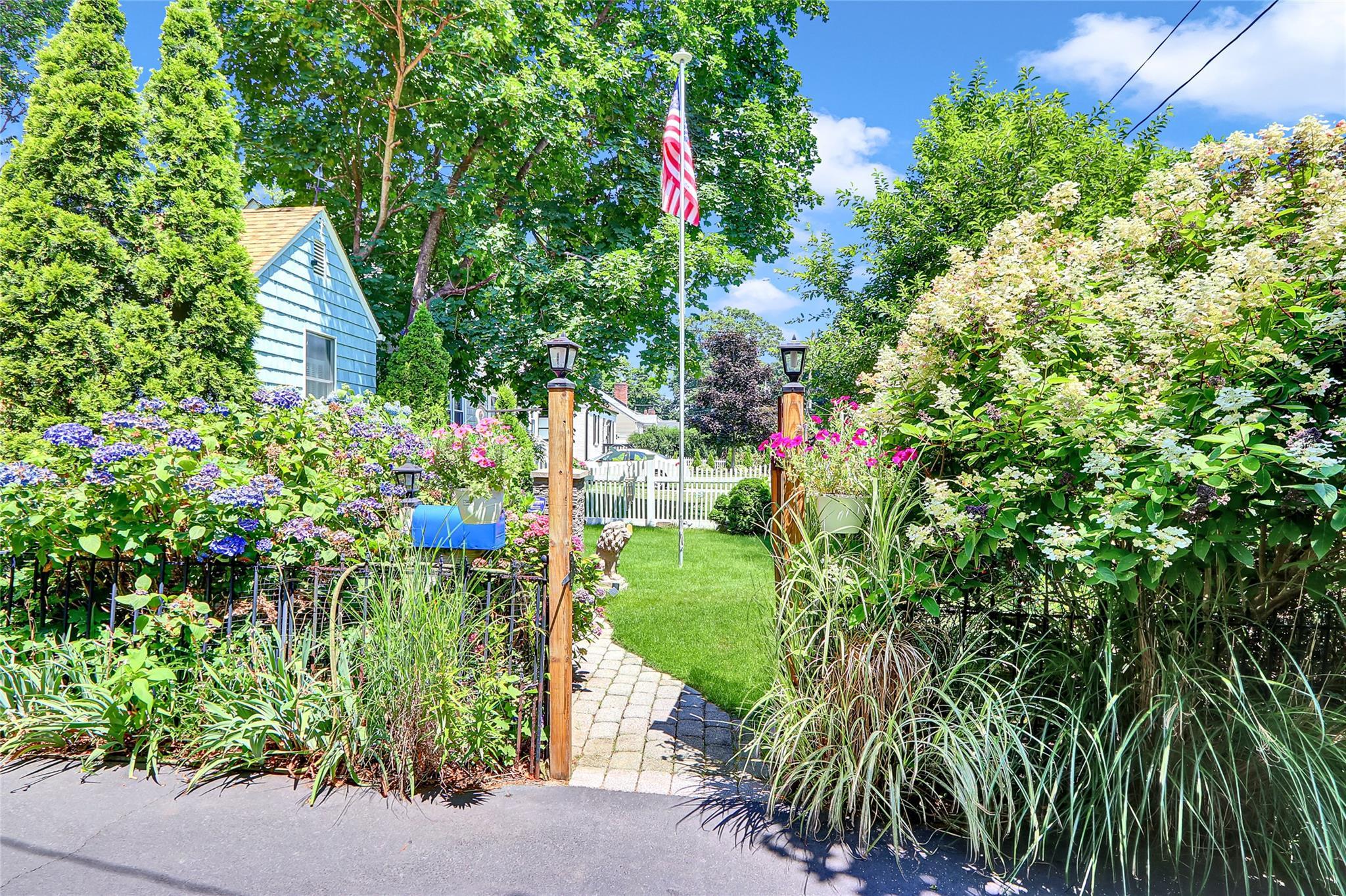 Single Family Dewey  Suffolk County, NY 11776, MLS-885898-6