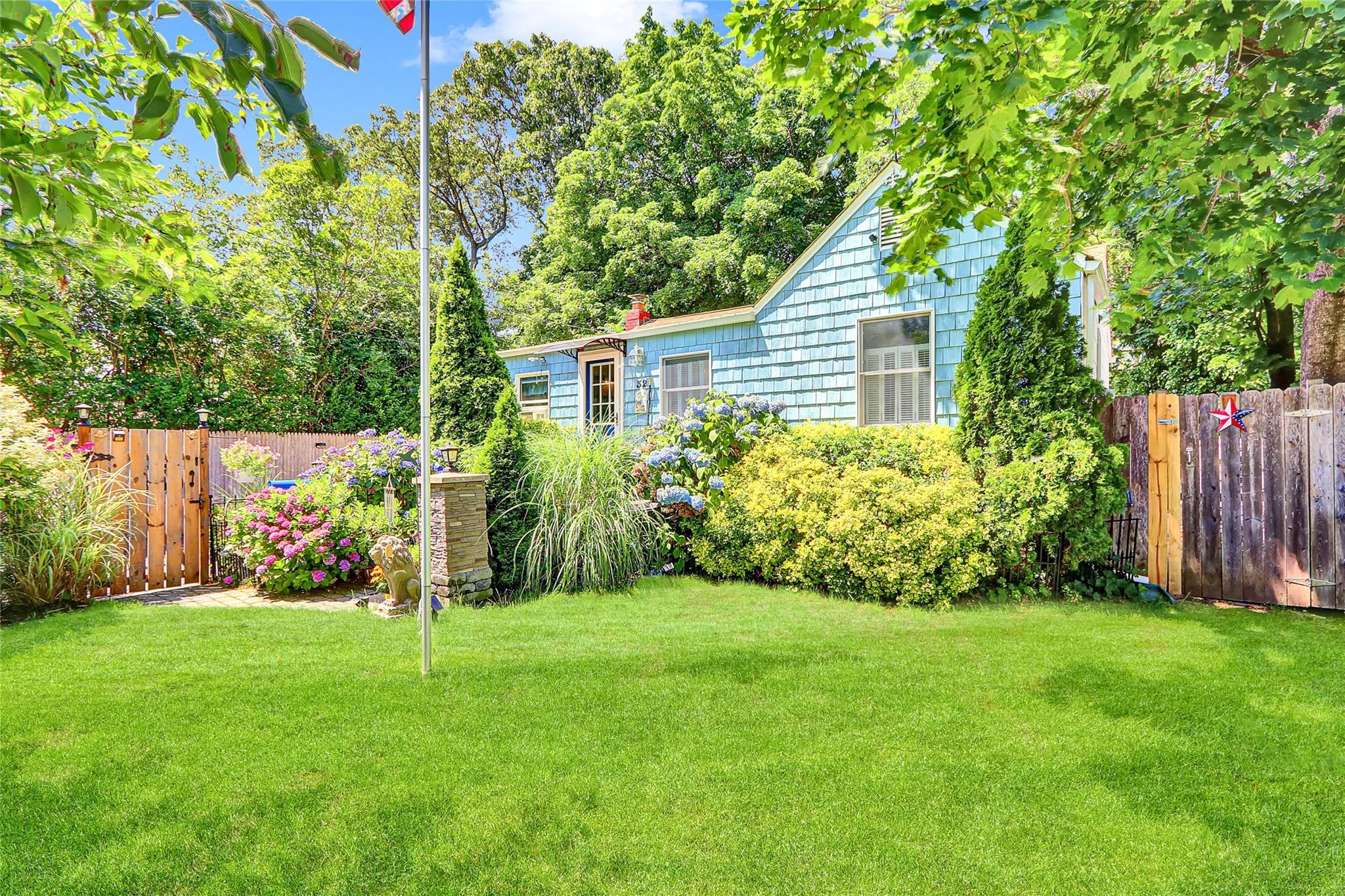 Single Family Dewey  Suffolk County, NY 11776, MLS-885898-7