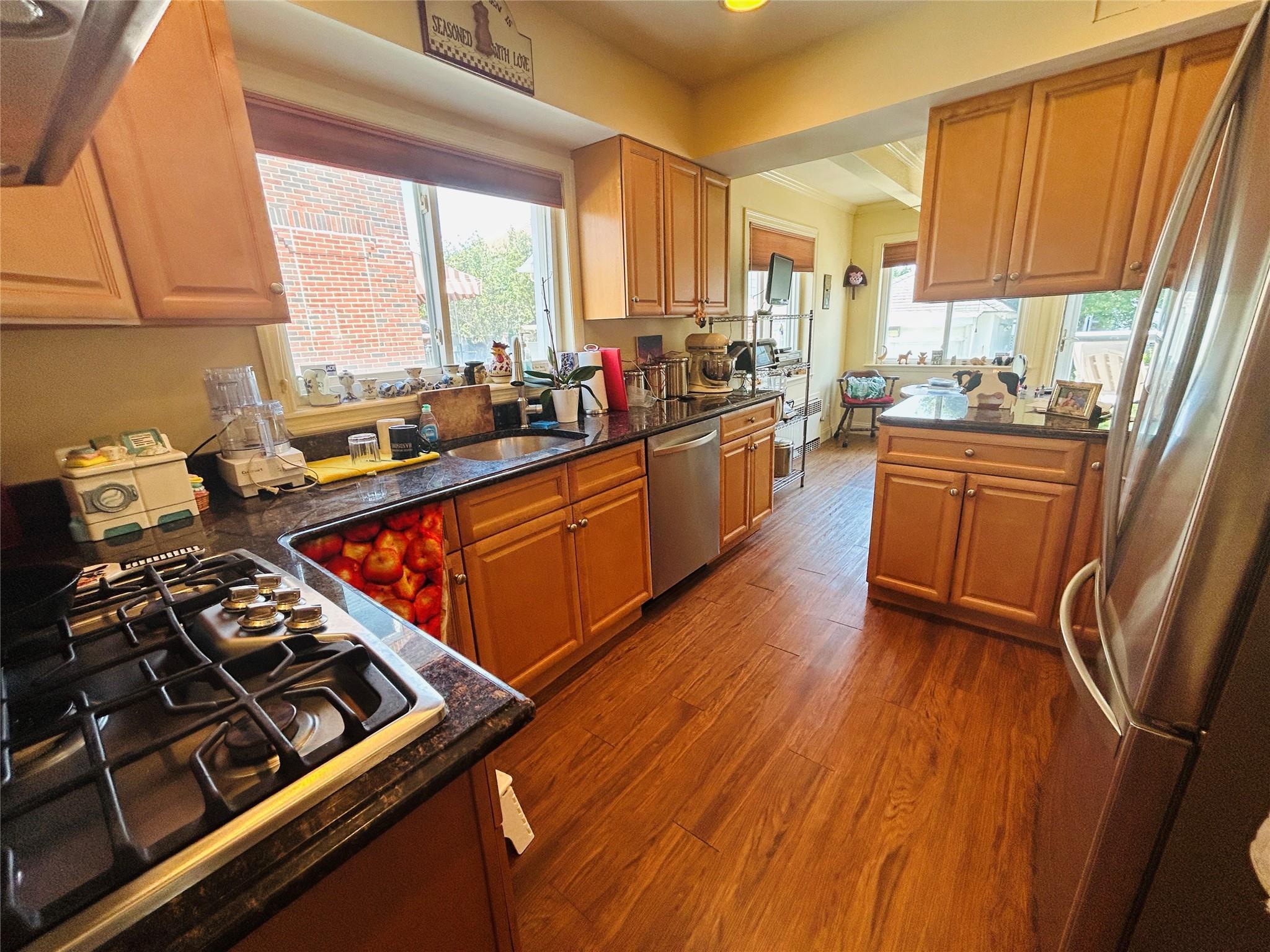 Single Family Newport  Queens, NY 11694, MLS-885908-2