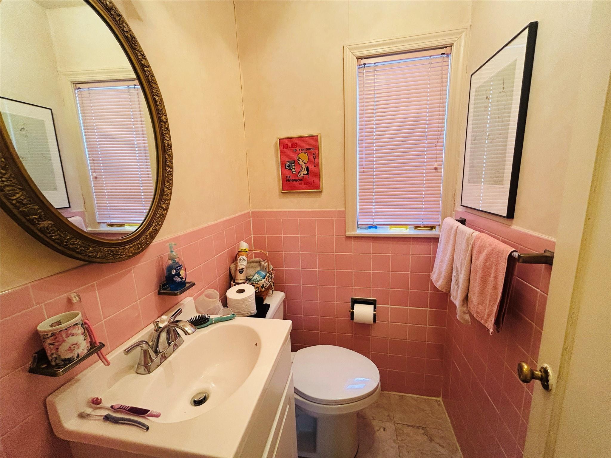 Single Family Newport  Queens, NY 11694, MLS-885908-4