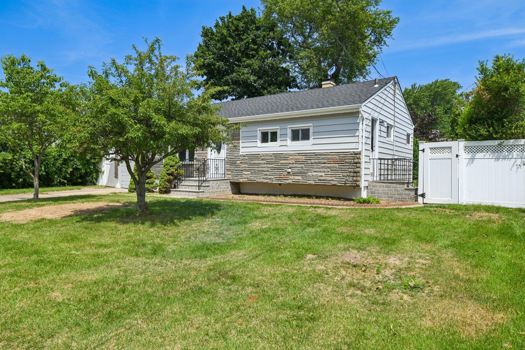 Single Family Walton  Suffolk County, NY 11717, MLS-885940-2