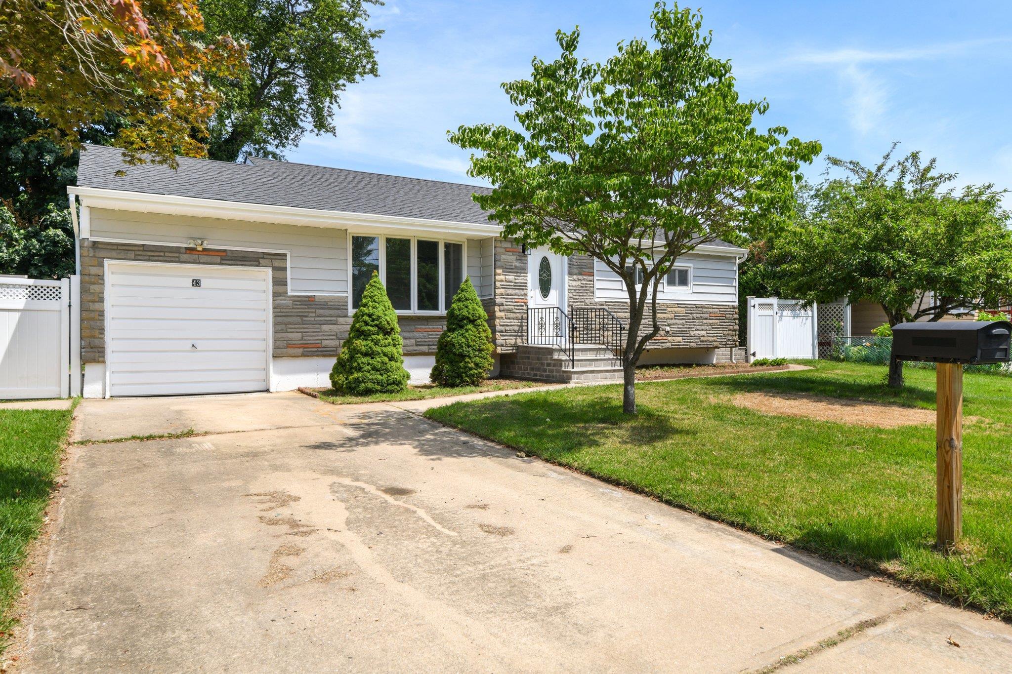 Single Family Walton  Suffolk County, NY 11717, MLS-885940-3