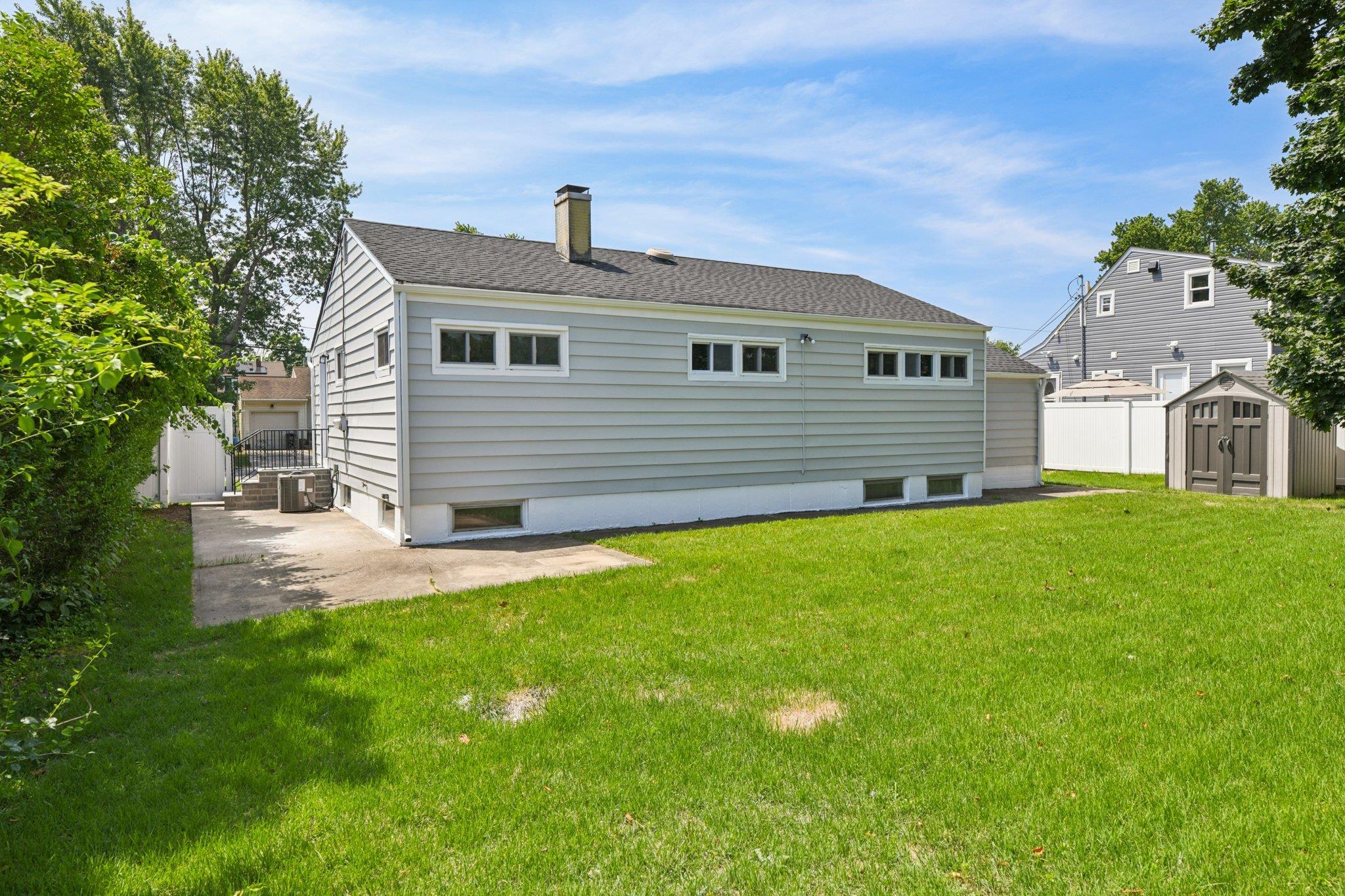 Single Family Walton  Suffolk County, NY 11717, MLS-885940-30