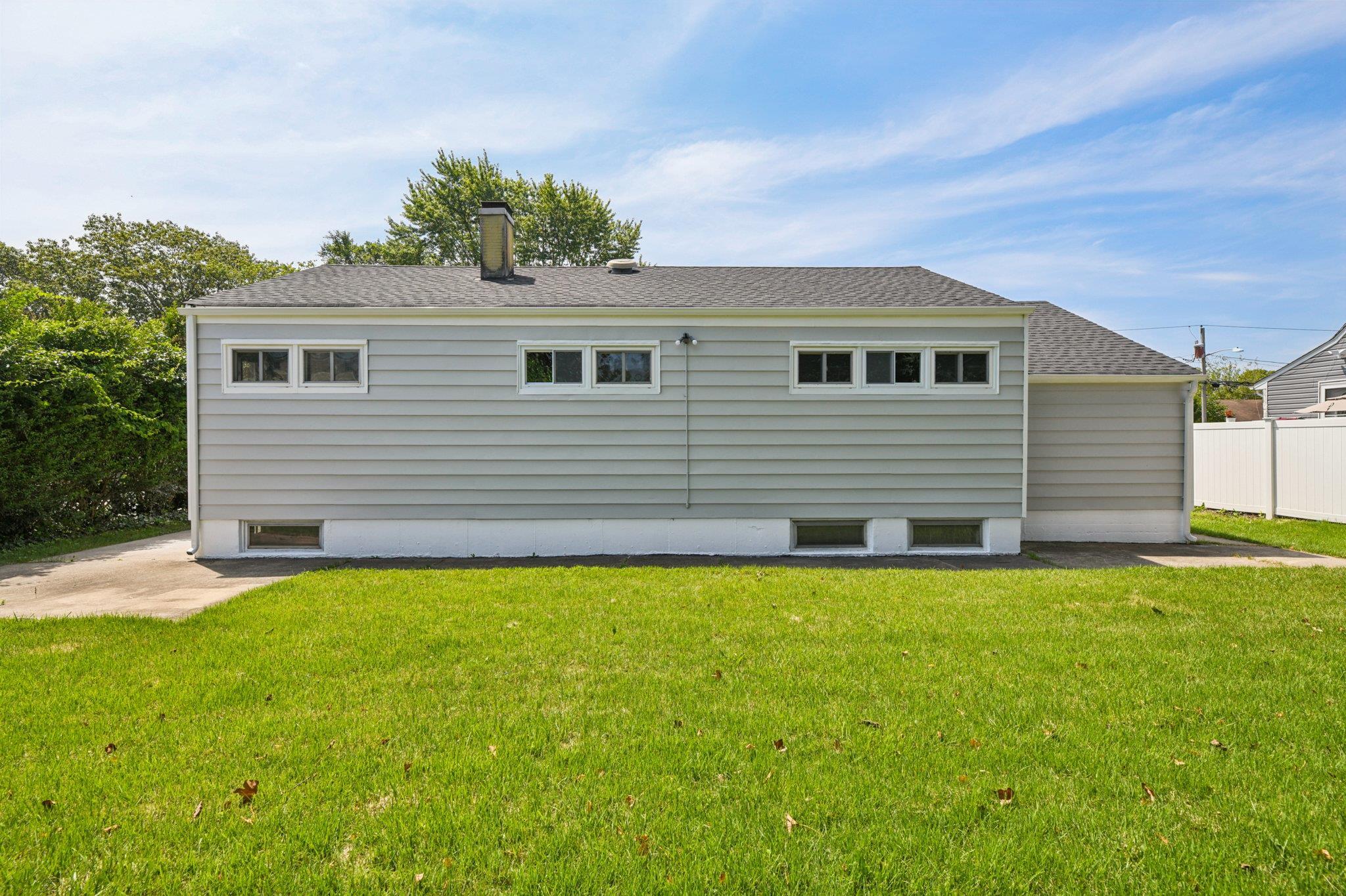 Single Family Walton  Suffolk County, NY 11717, MLS-885940-31