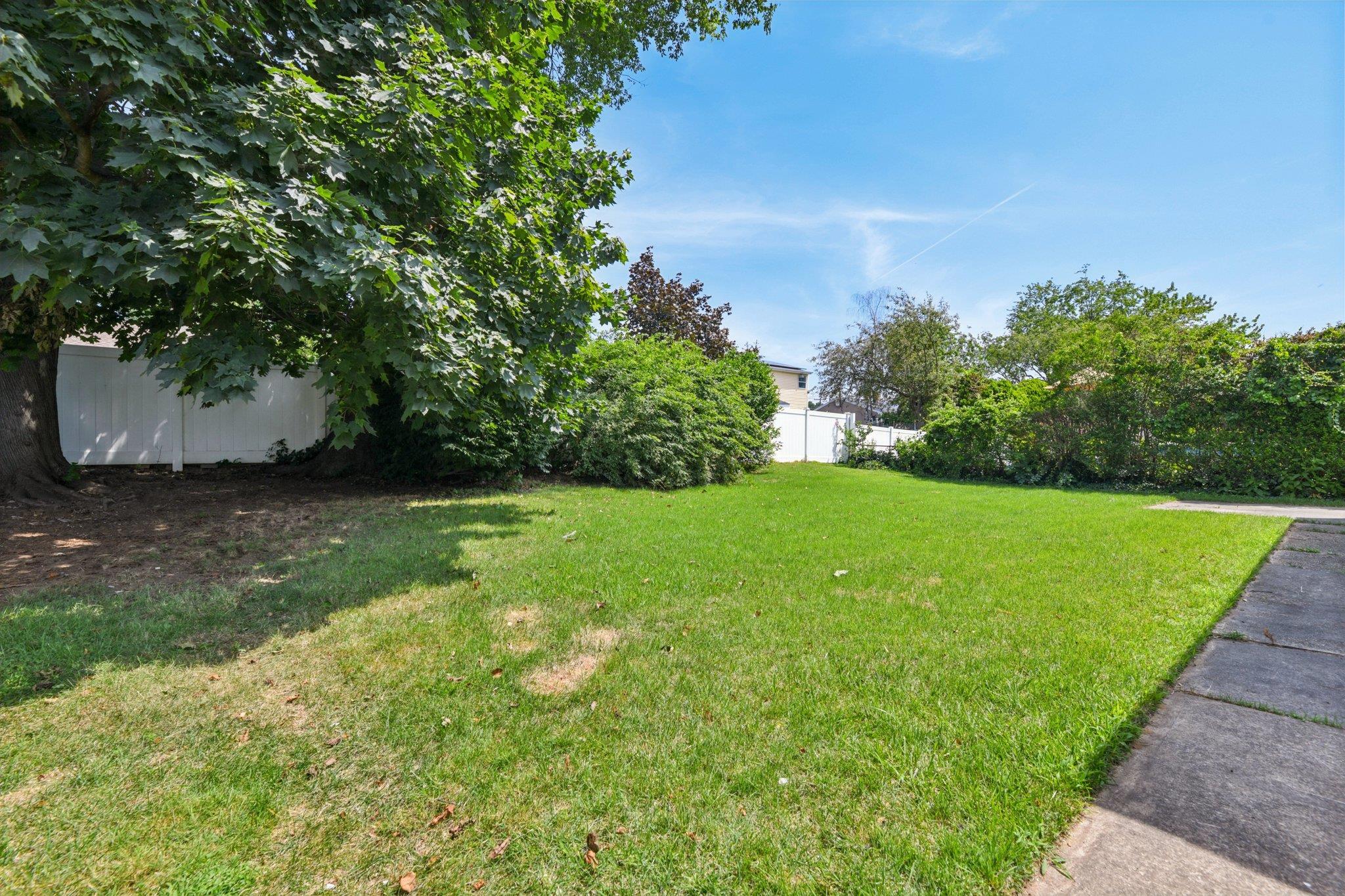 Single Family Walton  Suffolk County, NY 11717, MLS-885940-32