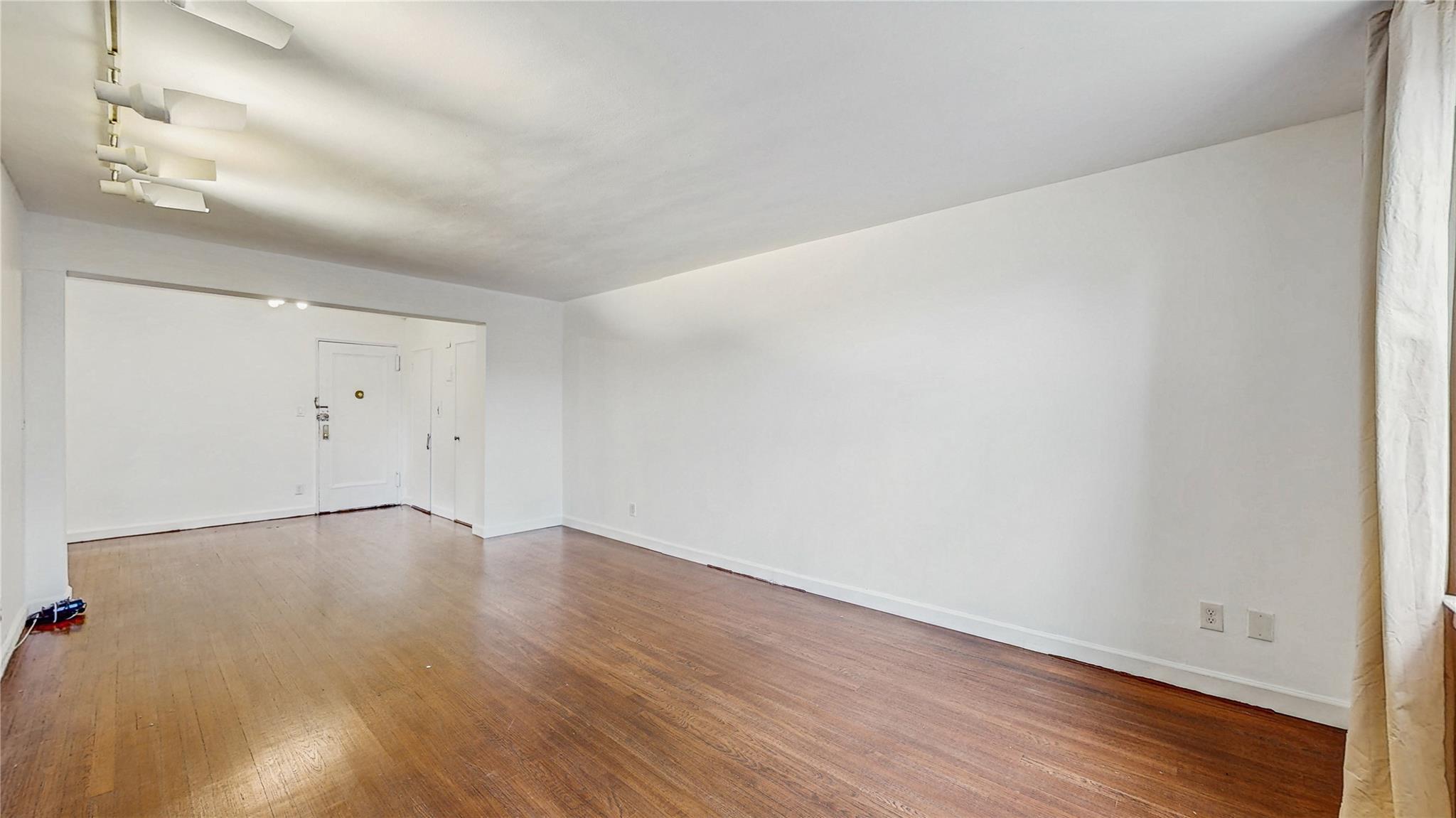 Apartment 67th  Queens, NY 11375, MLS-885947-3