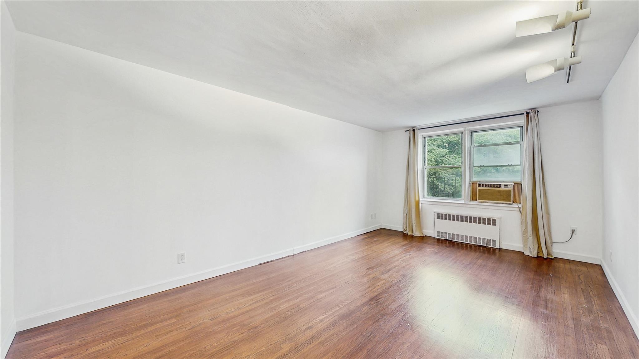 Apartment 67th  Queens, NY 11375, MLS-885947-4