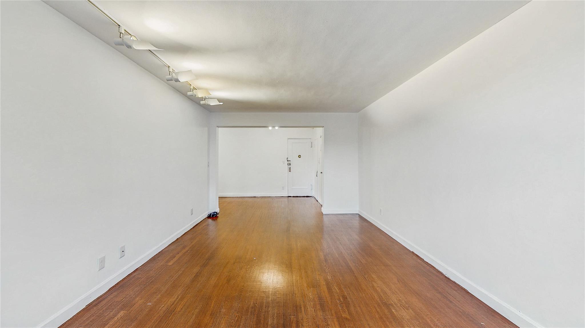 Apartment 67th  Queens, NY 11375, MLS-885947-6
