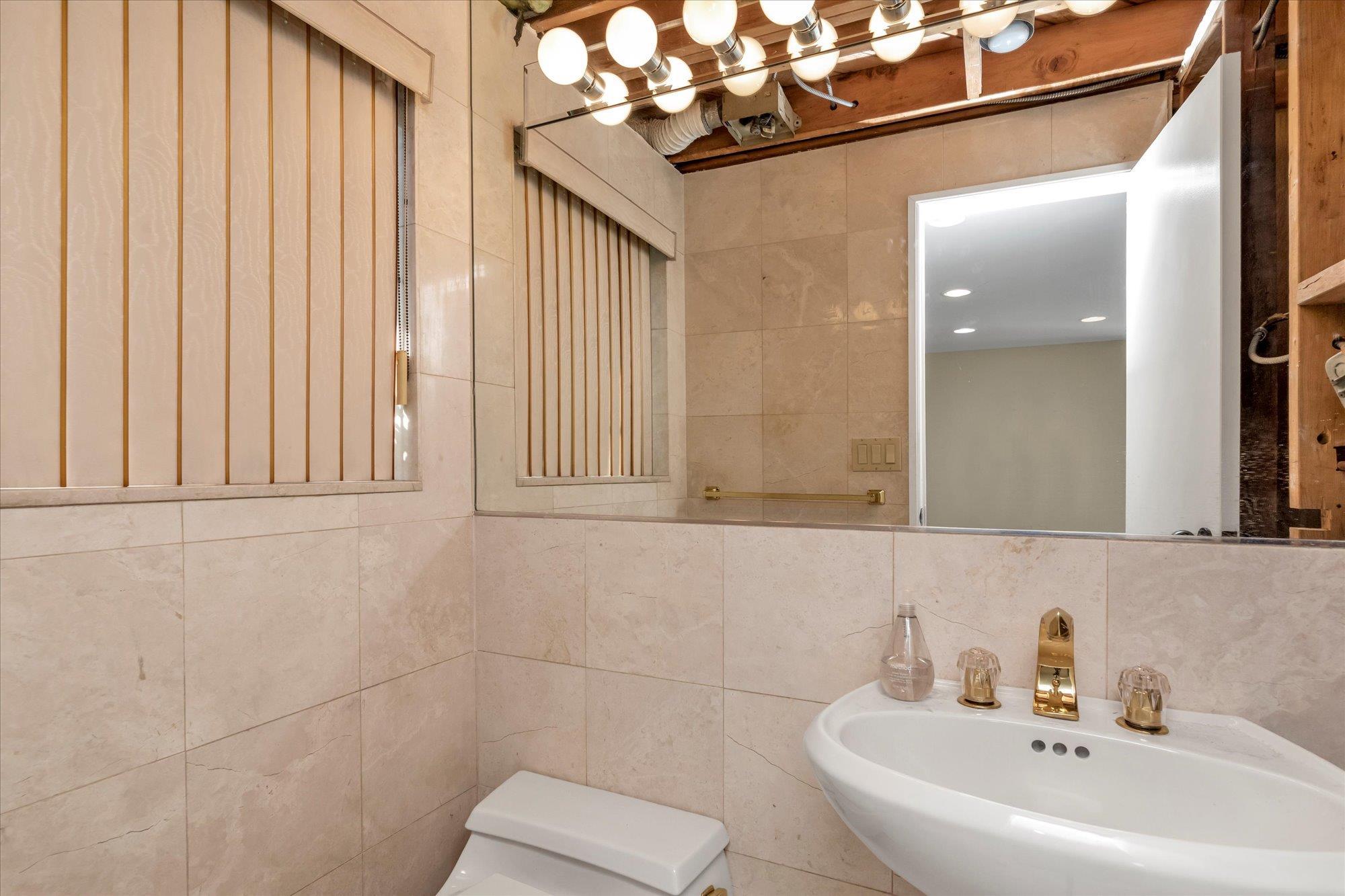 Single Family 233  Queens, NY 11363, MLS-885948-16