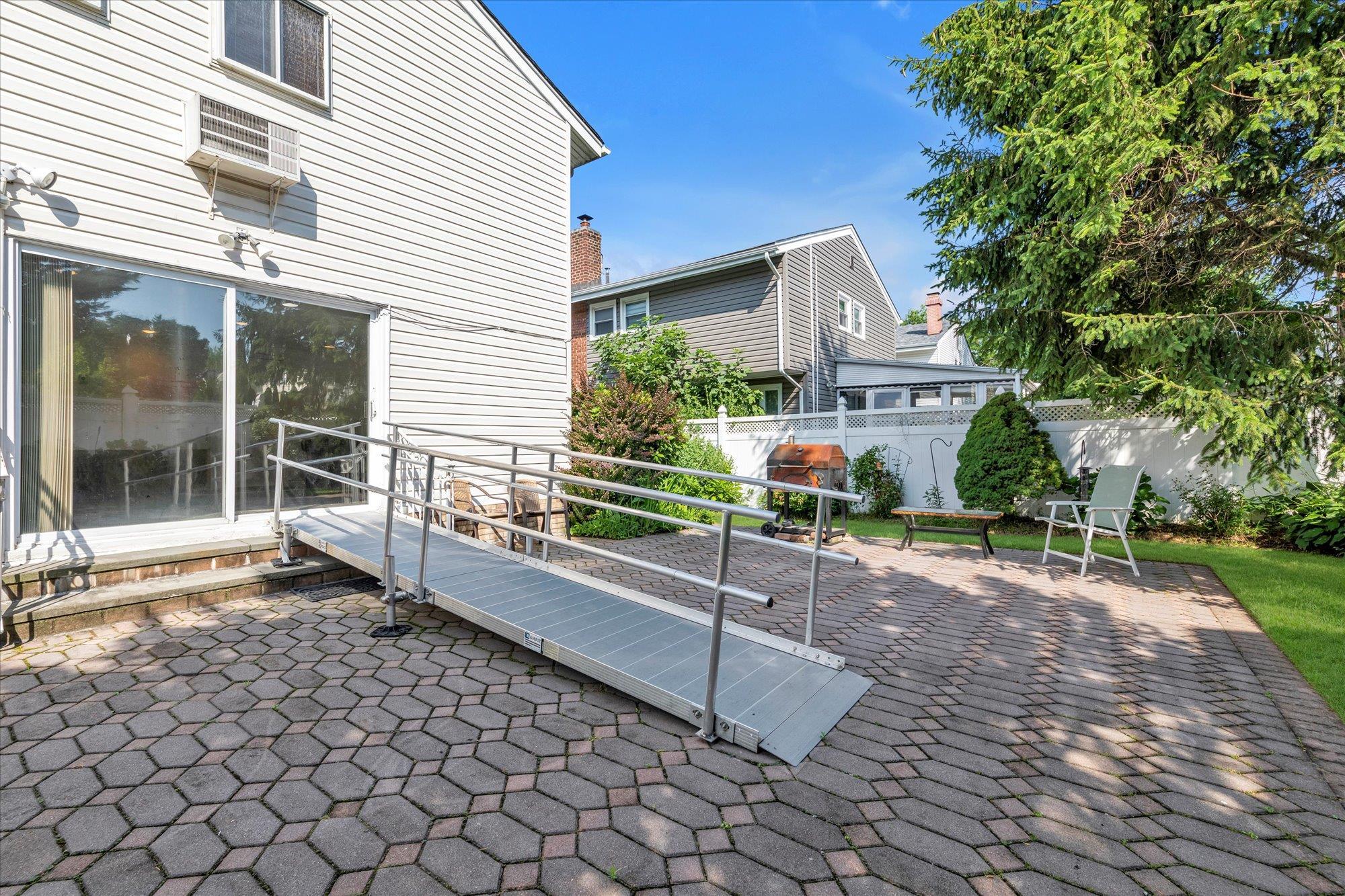 Single Family 233  Queens, NY 11363, MLS-885948-20