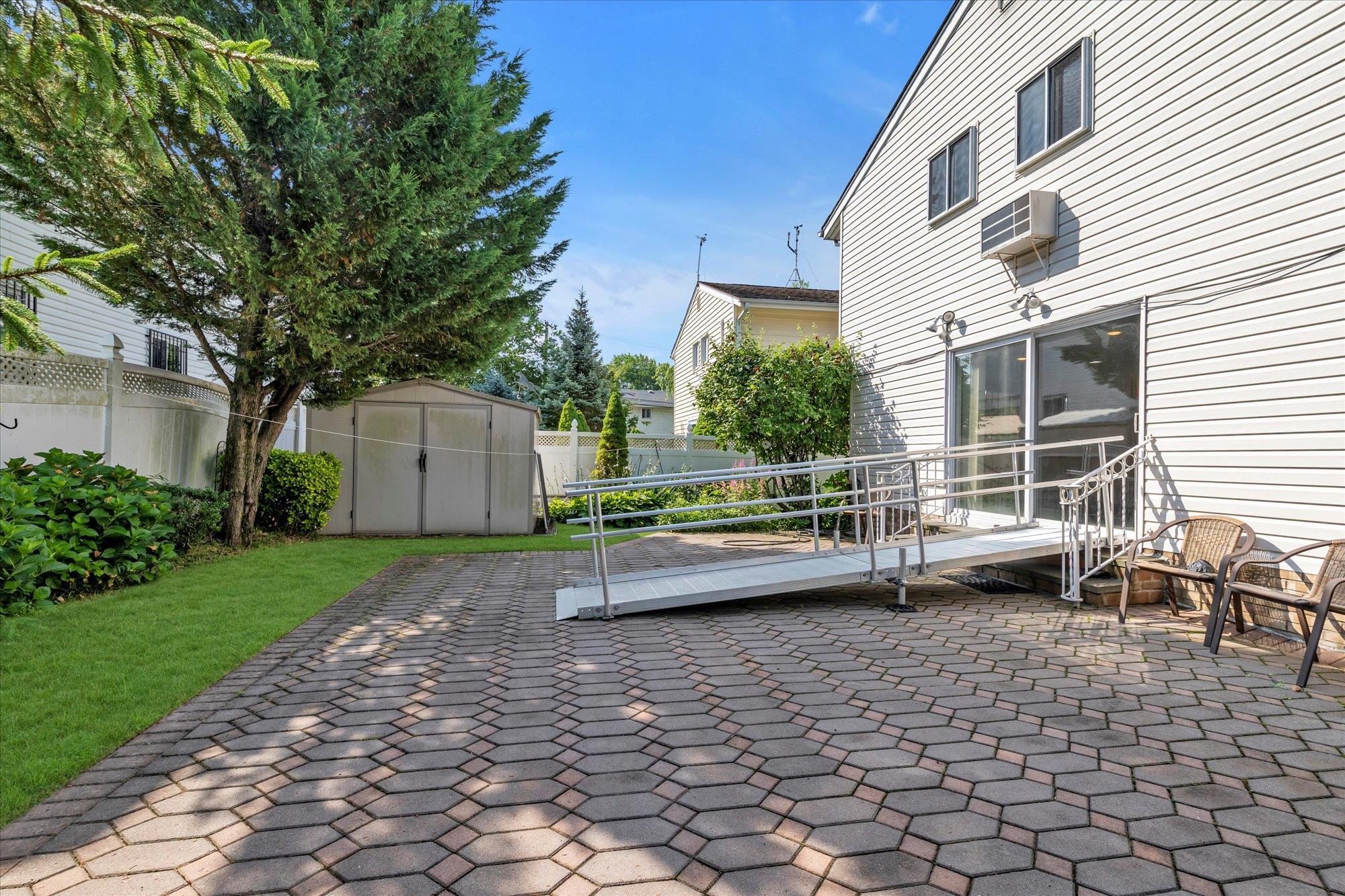 Single Family 233  Queens, NY 11363, MLS-885948-21