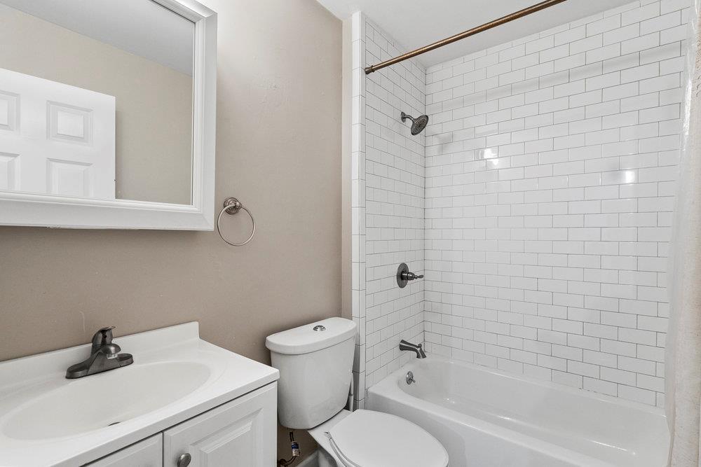 Single Family Oak  Suffolk County, NY 11722, MLS-885975-18