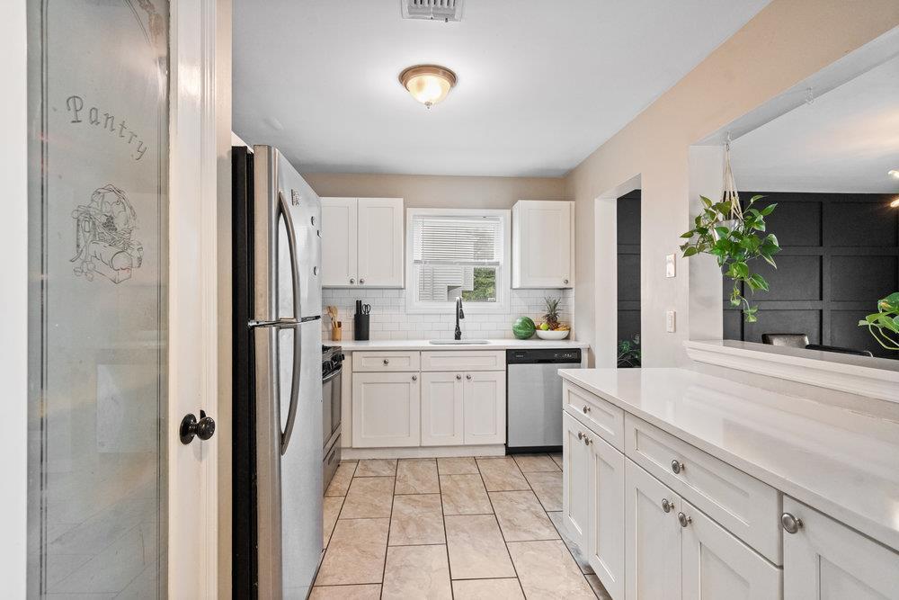 Single Family Oak  Suffolk County, NY 11722, MLS-885975-8