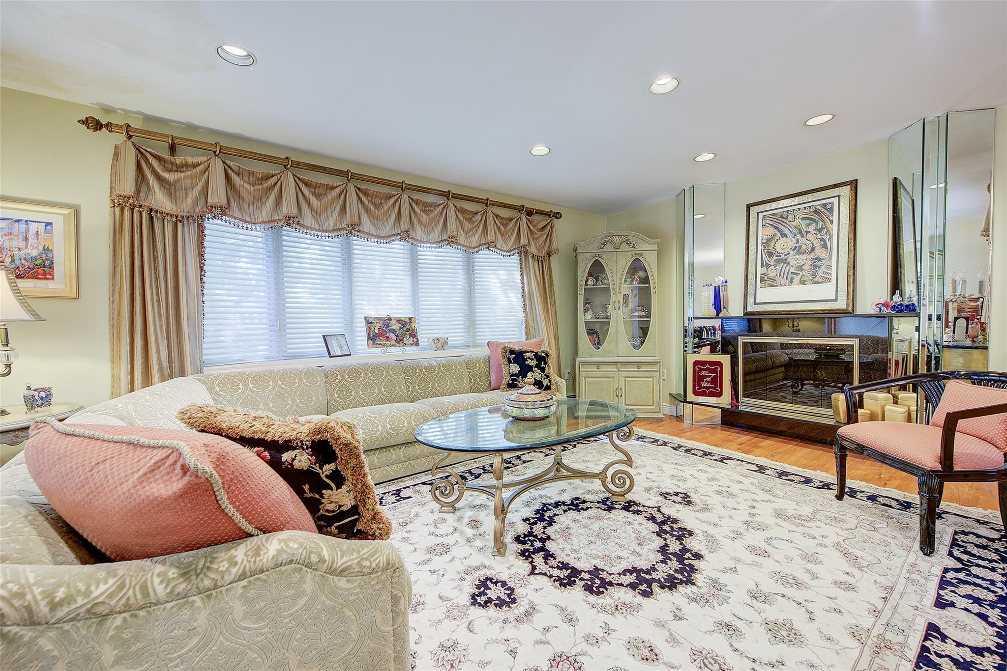 Single Family 170th  Queens, NY 11365, MLS-885994-22