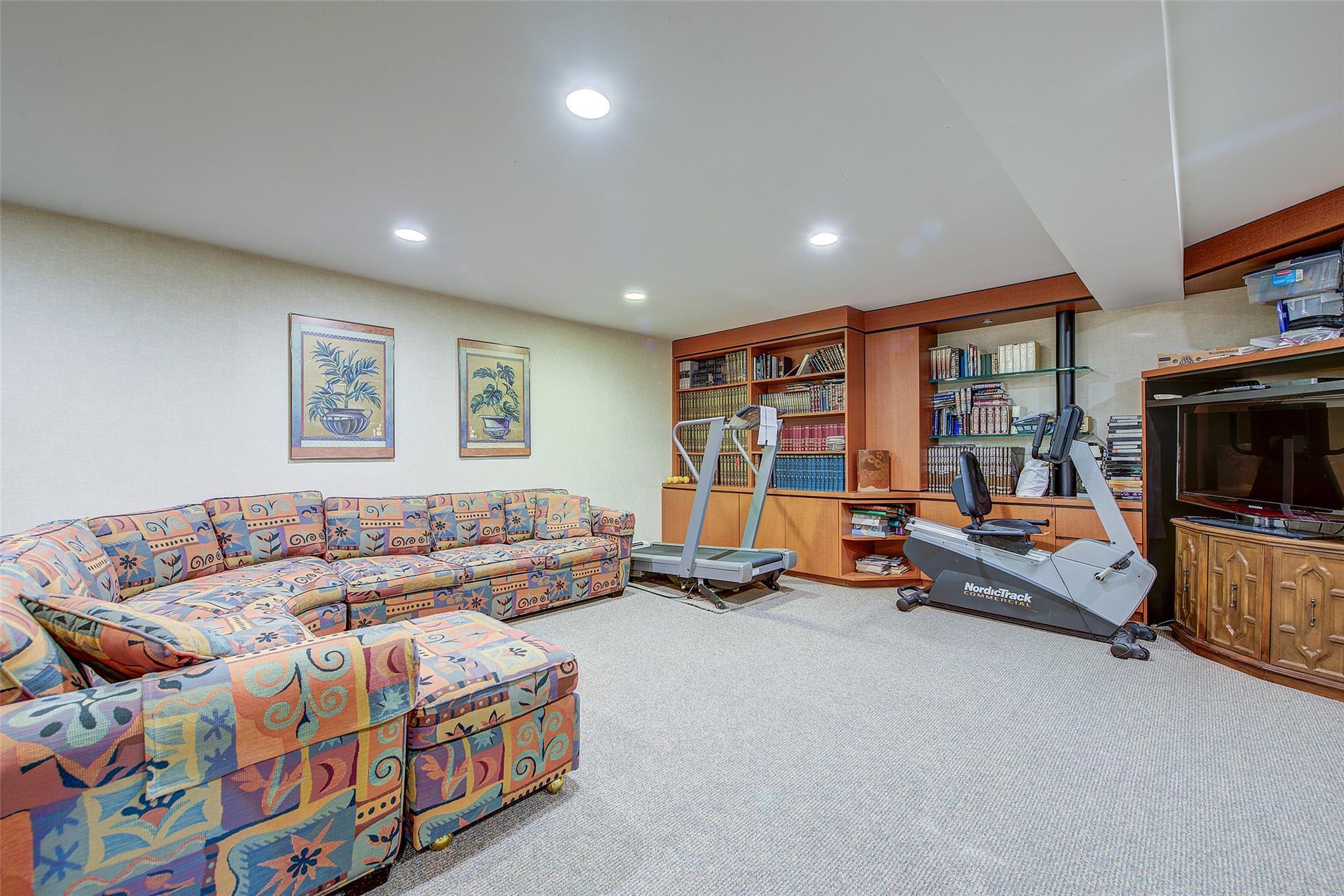 Single Family 170th  Queens, NY 11365, MLS-885994-43