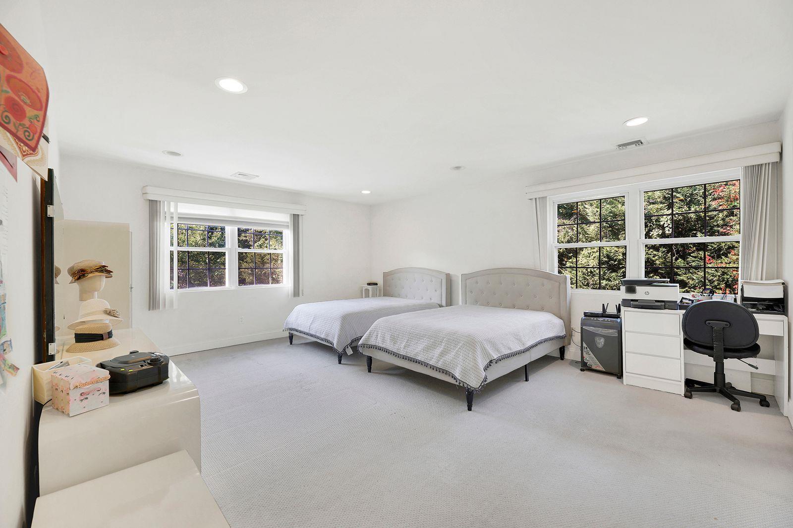 Single Family Burnham Nassau County, NY 11577, MLS-886011-11