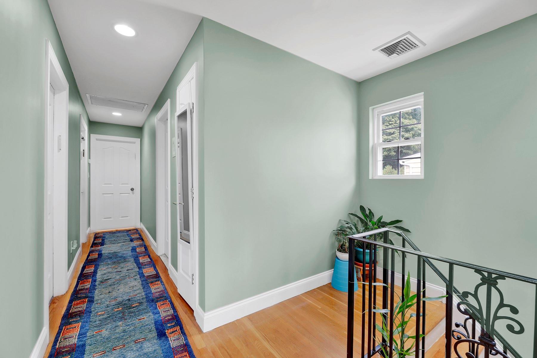 Single Family Burnham Nassau County, NY 11577, MLS-886011-15