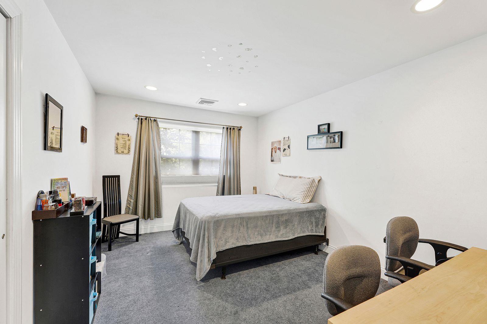 Single Family Burnham Nassau County, NY 11577, MLS-886011-18