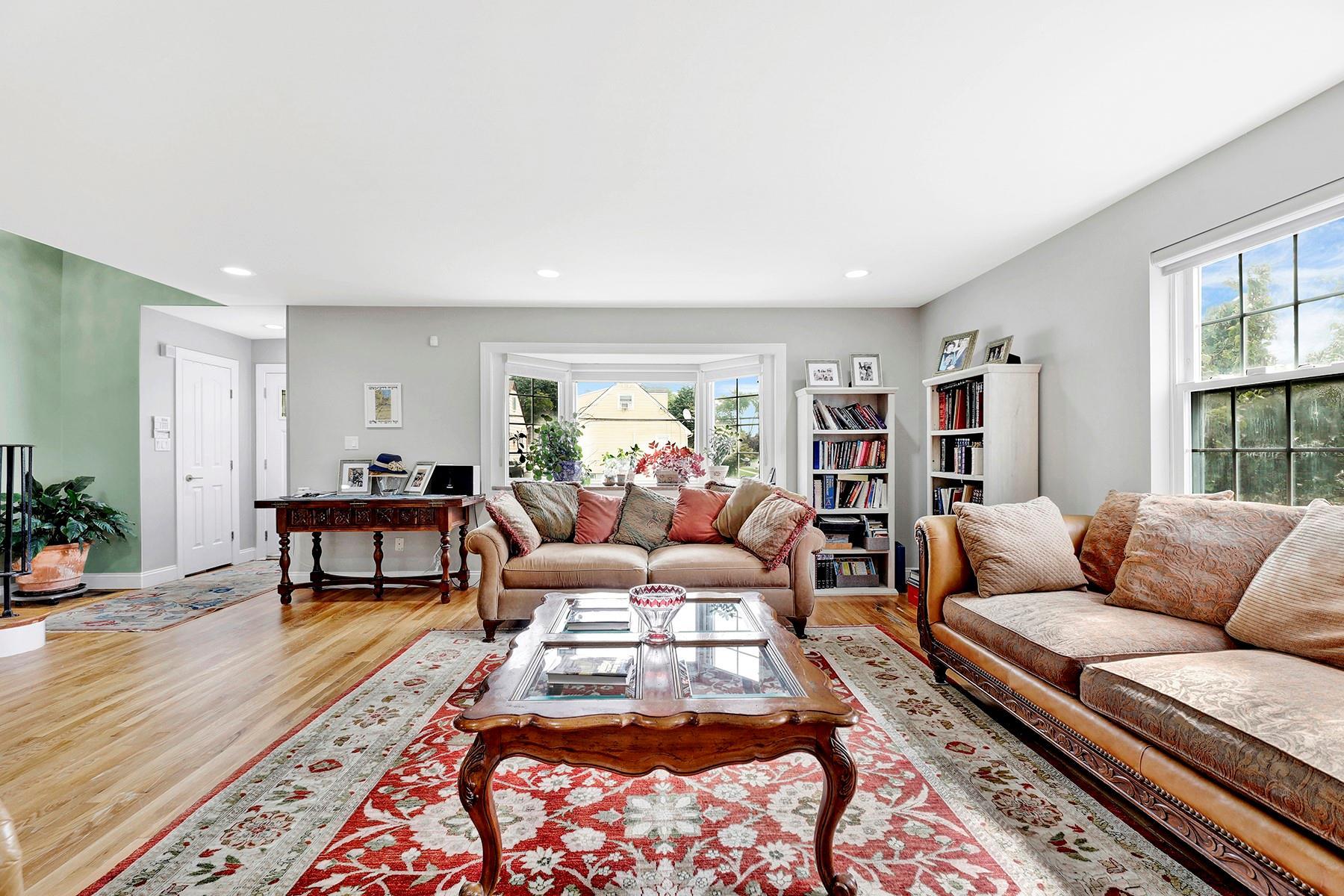 Single Family Burnham Nassau County, NY 11577, MLS-886011-2