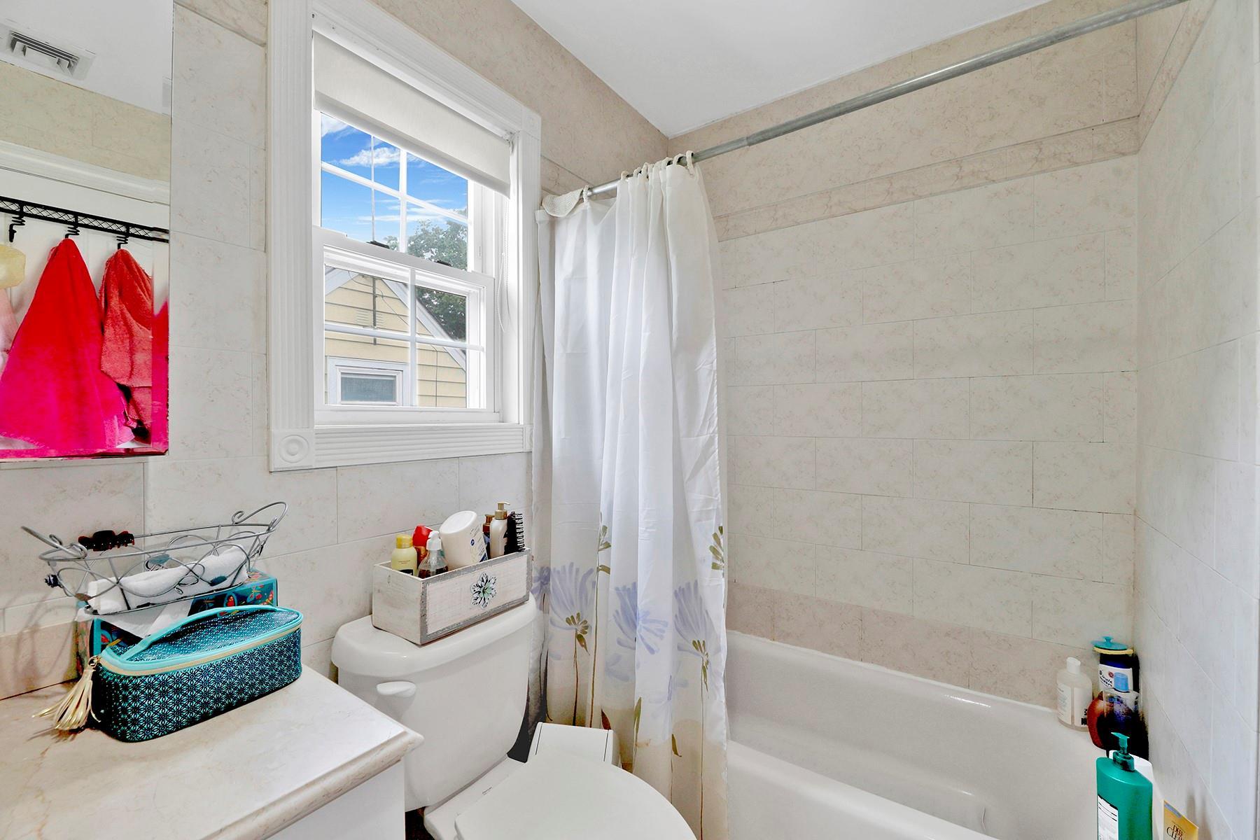 Single Family Burnham Nassau County, NY 11577, MLS-886011-20