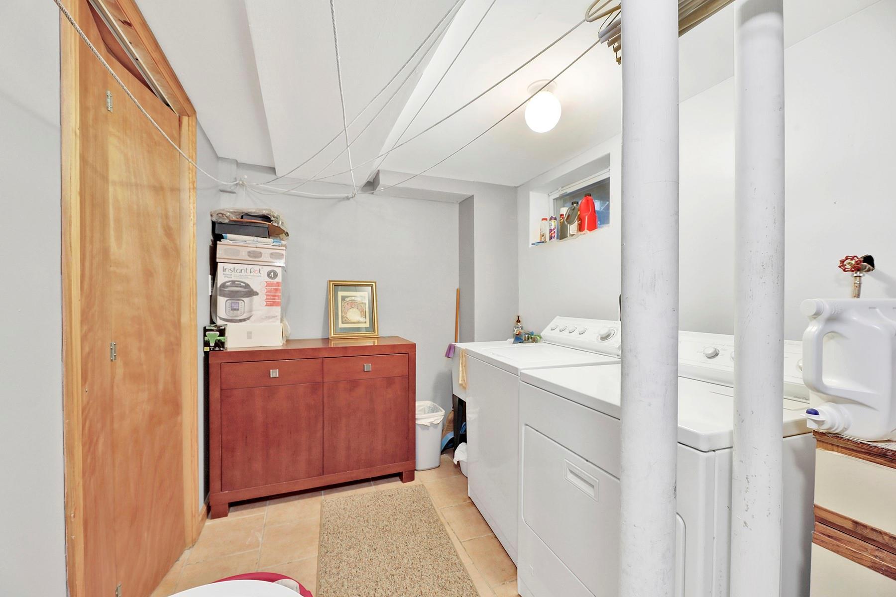 Single Family Burnham Nassau County, NY 11577, MLS-886011-22