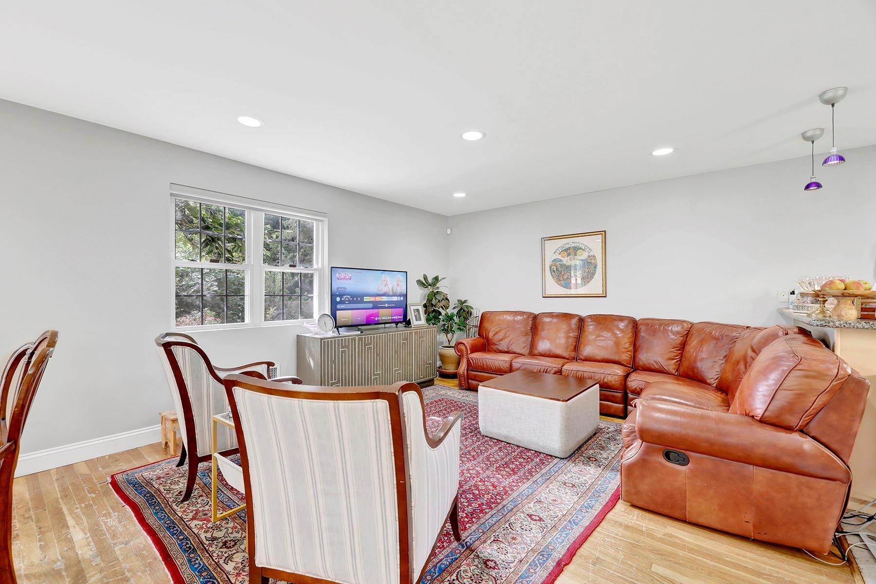 Single Family Burnham Nassau County, NY 11577, MLS-886011-4