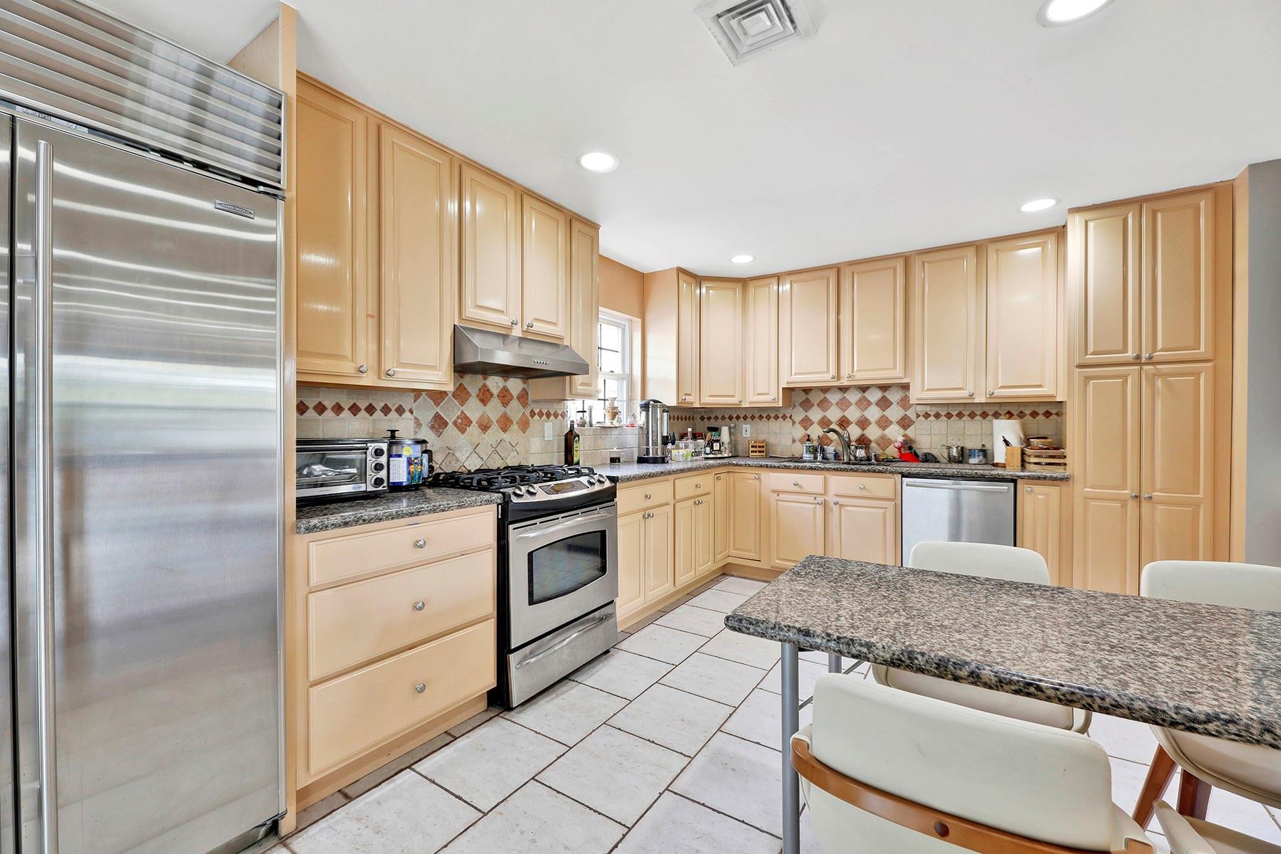 Single Family Burnham Nassau County, NY 11577, MLS-886011-6