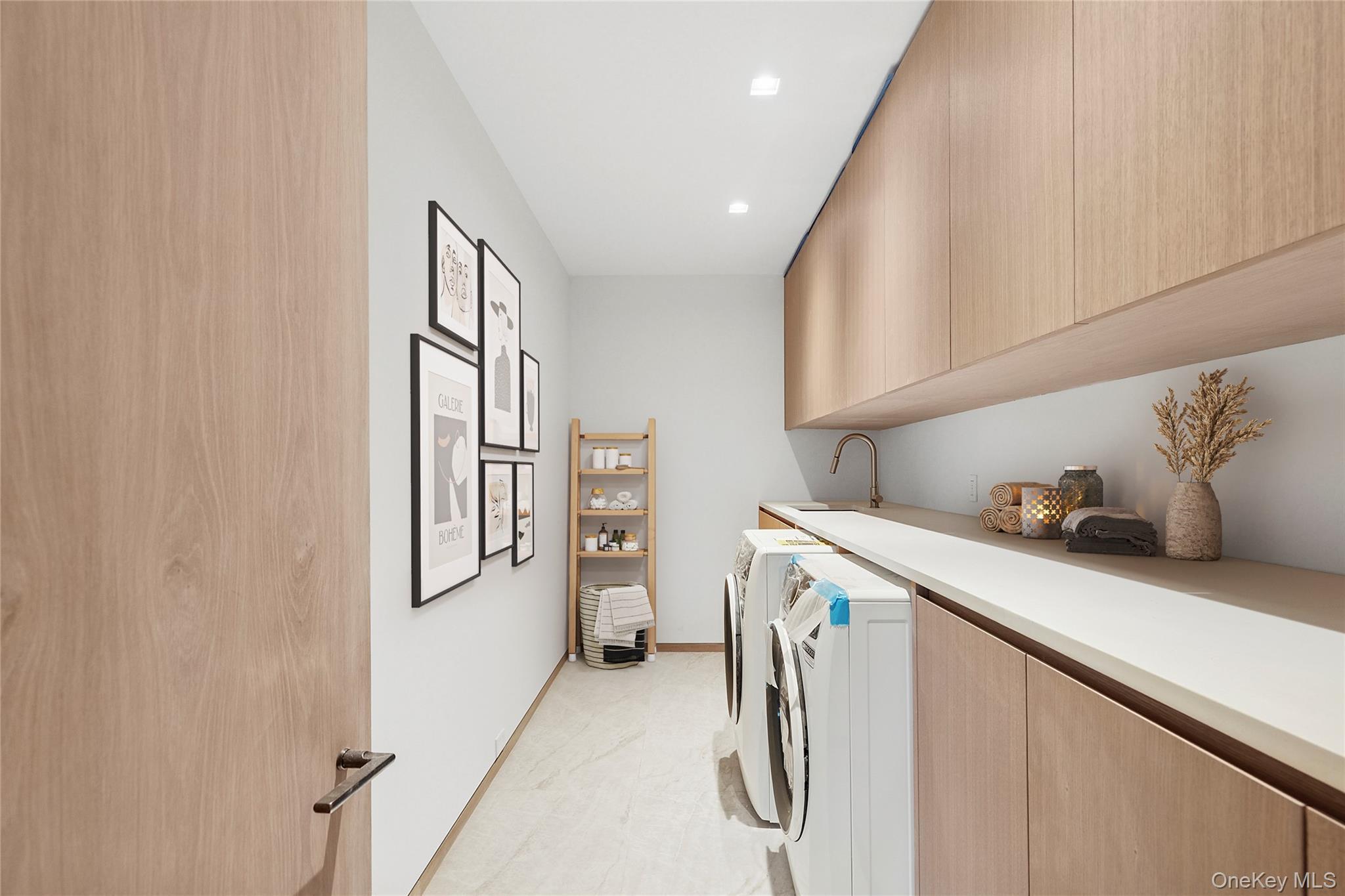 Single Family Main Suffolk County, NY 11978, MLS-886050-16