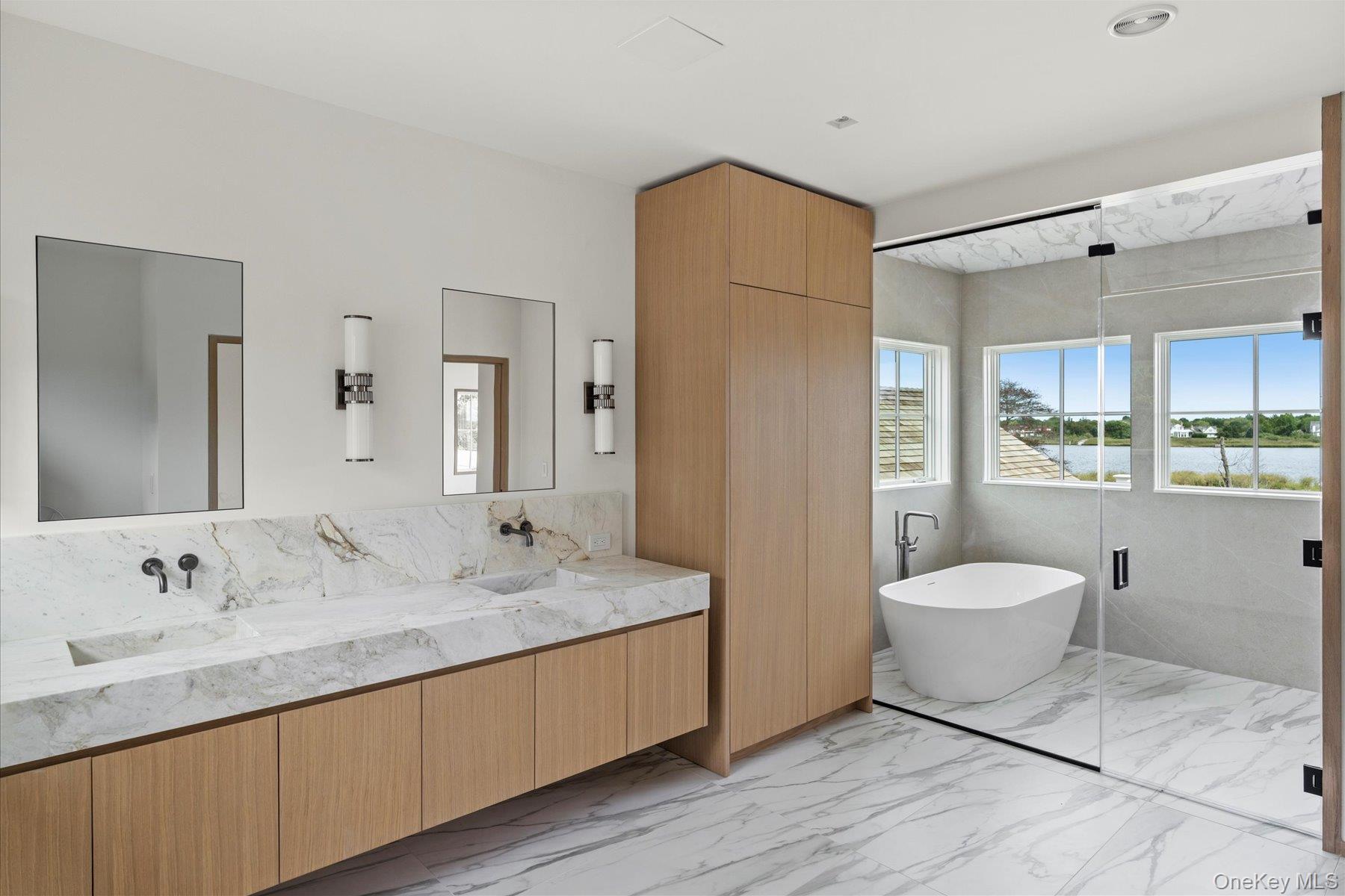 Single Family Main Suffolk County, NY 11978, MLS-886050-27