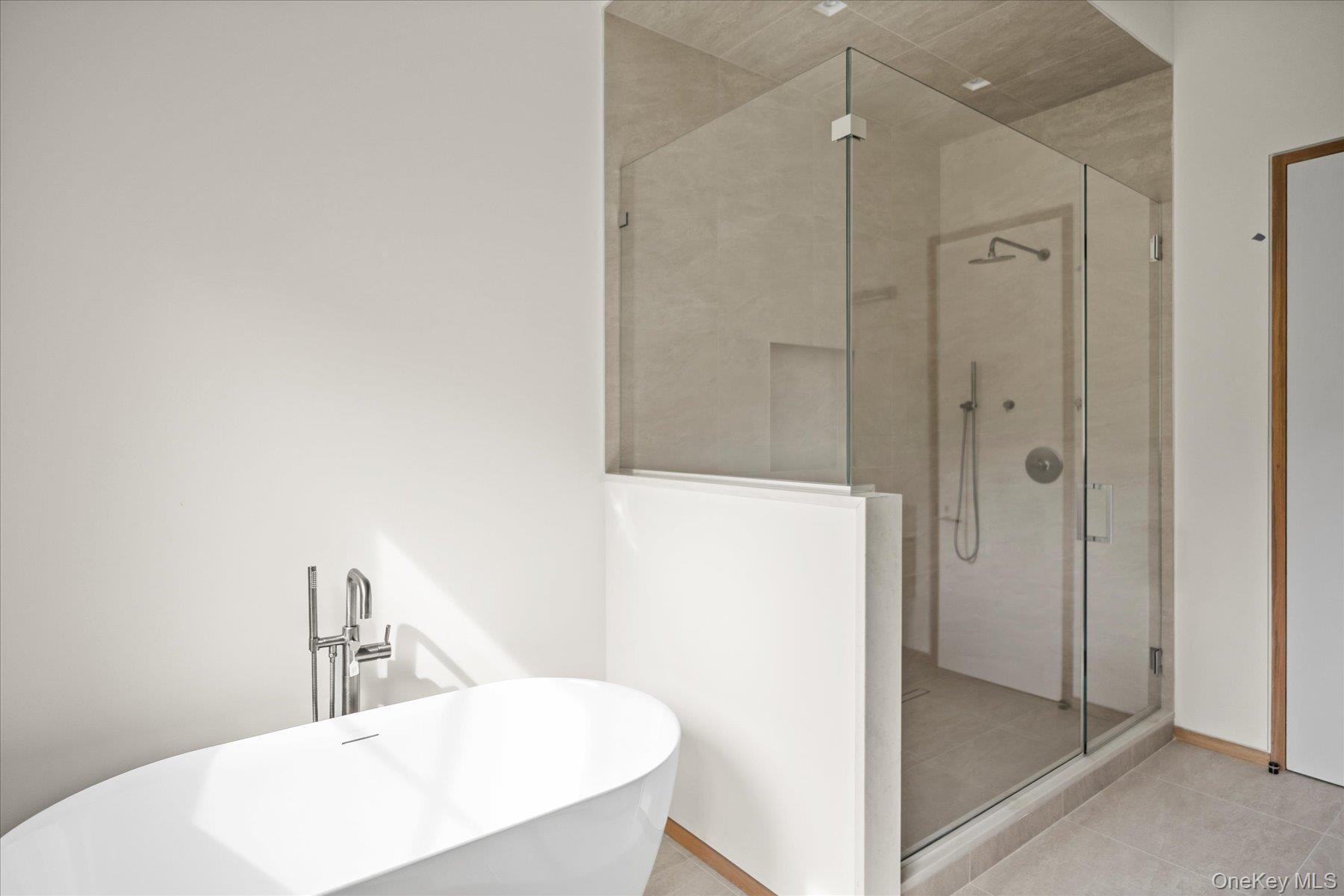 Single Family Main Suffolk County, NY 11978, MLS-886050-28