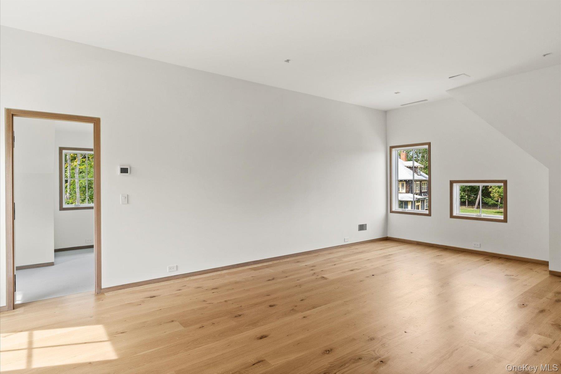 Single Family Main Suffolk County, NY 11978, MLS-886050-32