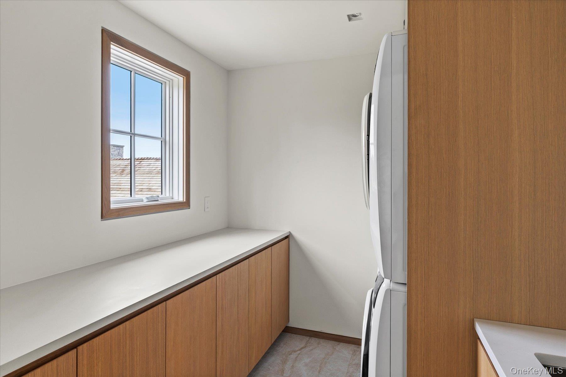 Single Family Main Suffolk County, NY 11978, MLS-886050-35