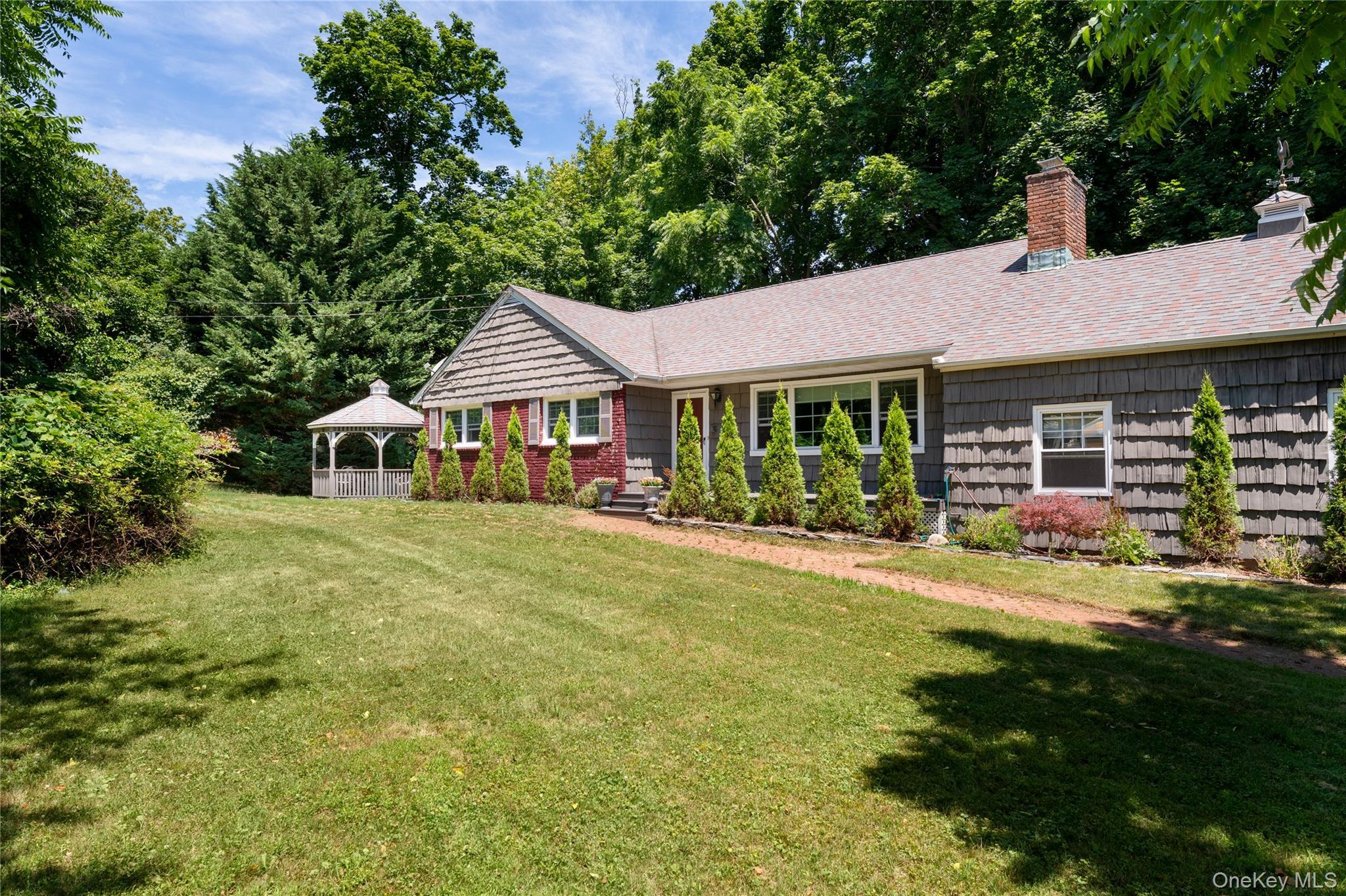 Single Family Quaker  Suffolk County, NY 11790, MLS-886109-2