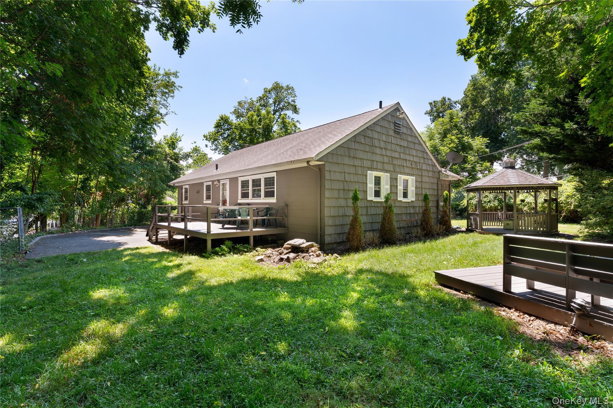 Single Family Quaker  Suffolk County, NY 11790, MLS-886109-4