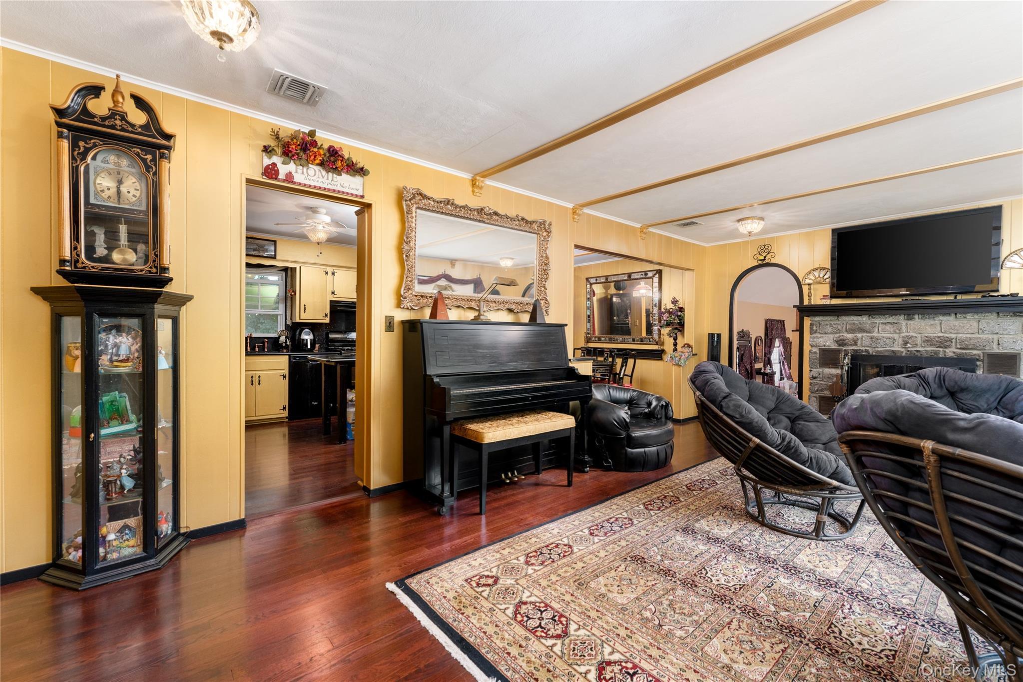 Single Family Quaker  Suffolk County, NY 11790, MLS-886109-5