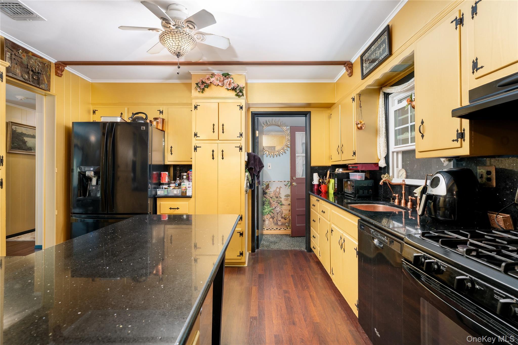 Single Family Quaker  Suffolk County, NY 11790, MLS-886109-9