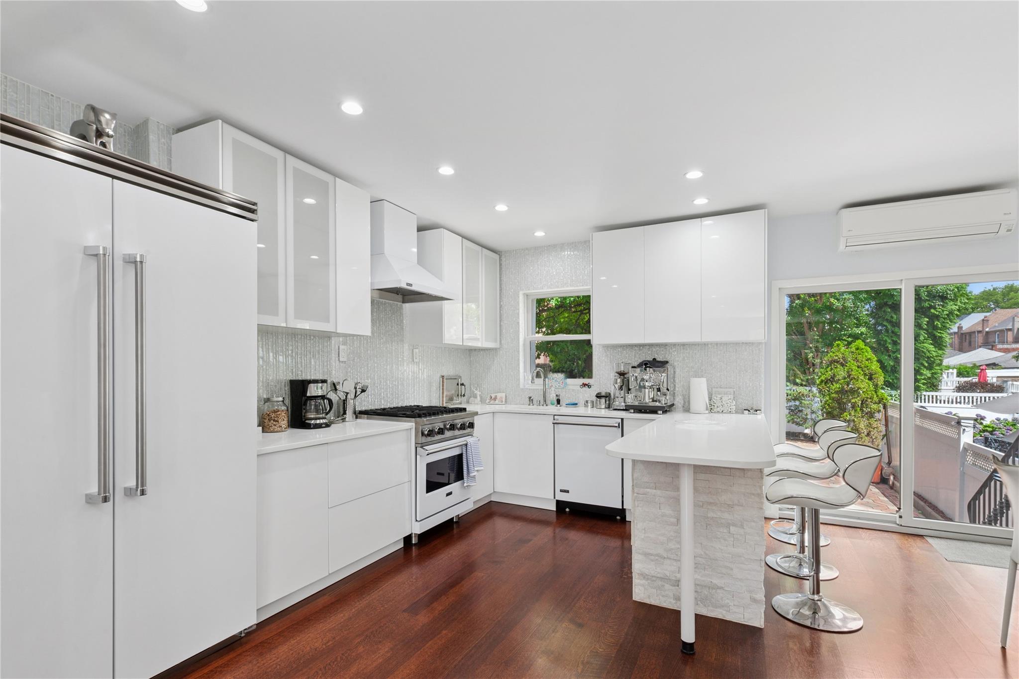 Single Family Penelope Queens, NY 11379, MLS-886151-2