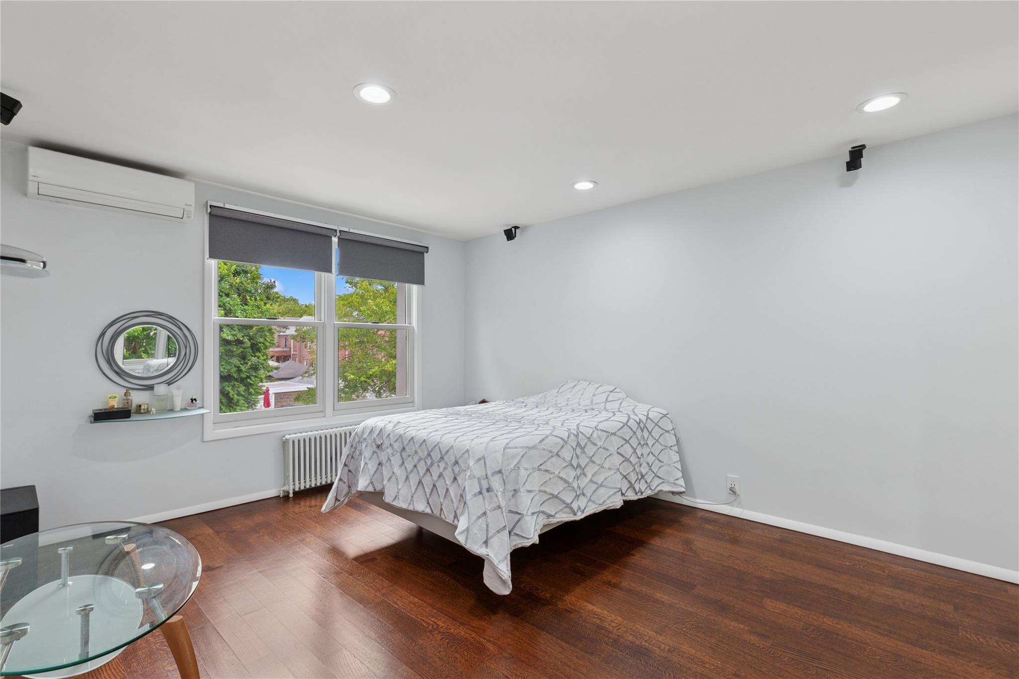 Single Family Penelope Queens, NY 11379, MLS-886151-4