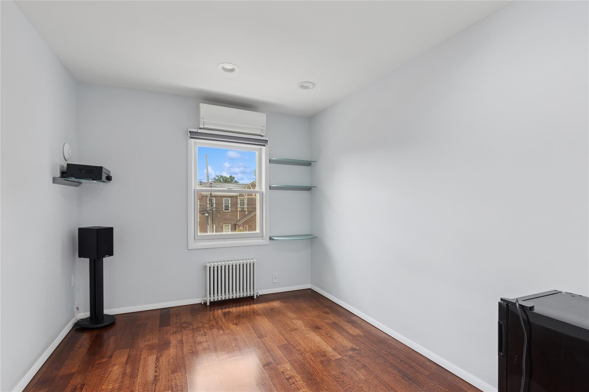 Single Family Penelope Queens, NY 11379, MLS-886151-5