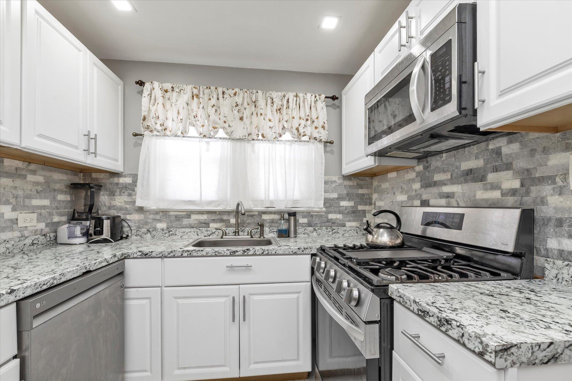 Single Family Lincoln  Nassau County, NY 11552, MLS-886266-10