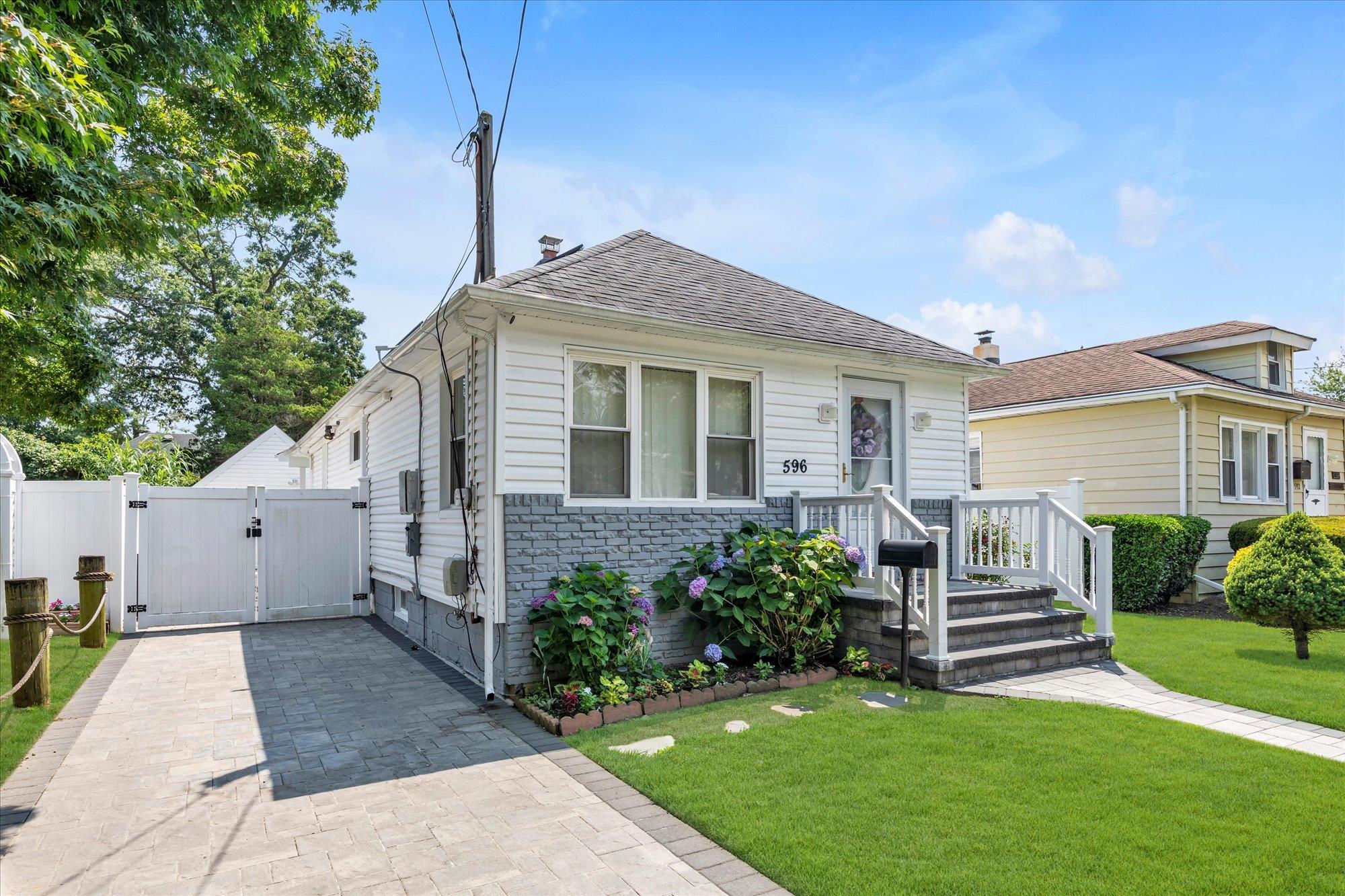 Single Family Lincoln  Nassau County, NY 11552, MLS-886266-2