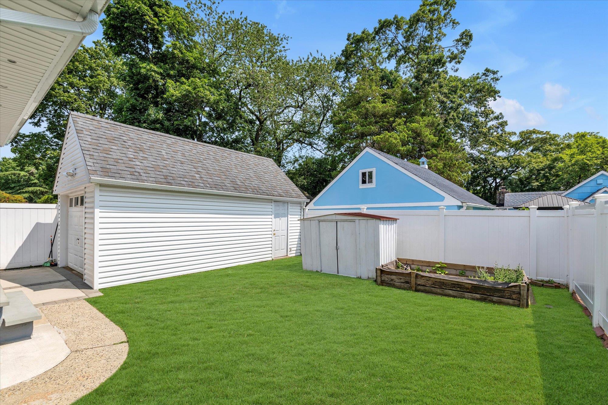 Single Family Lincoln  Nassau County, NY 11552, MLS-886266-22