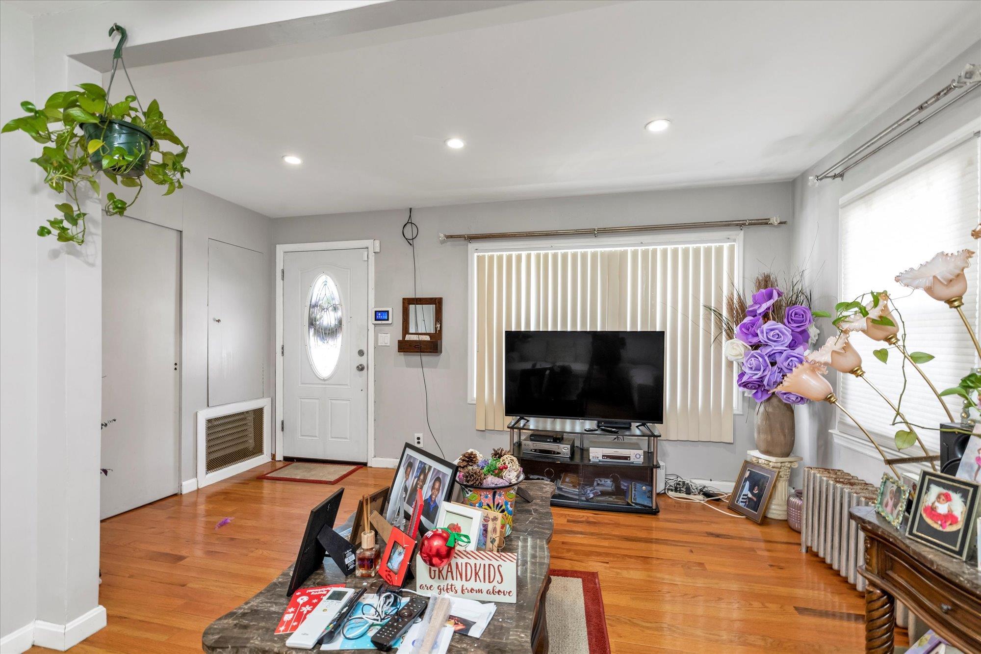 Single Family Lincoln  Nassau County, NY 11552, MLS-886266-6
