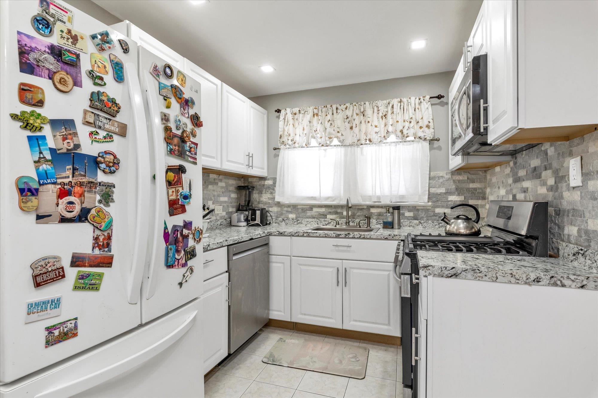 Single Family Lincoln  Nassau County, NY 11552, MLS-886266-8