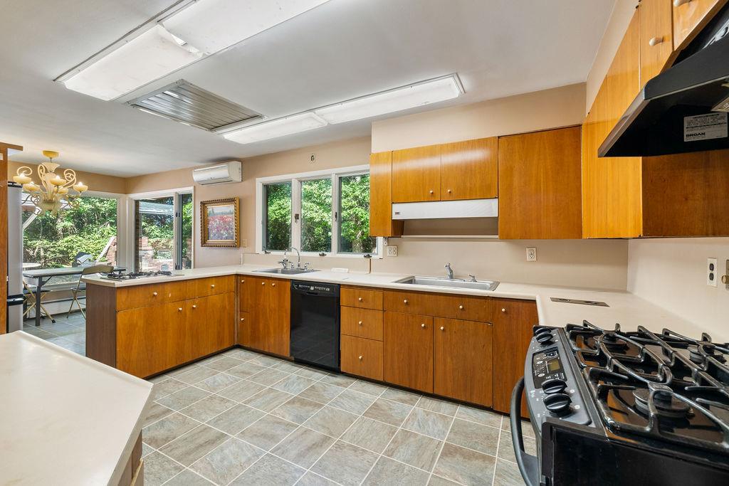 Single Family Hilltop Rockland County, NY 10952, MLS-886279-21