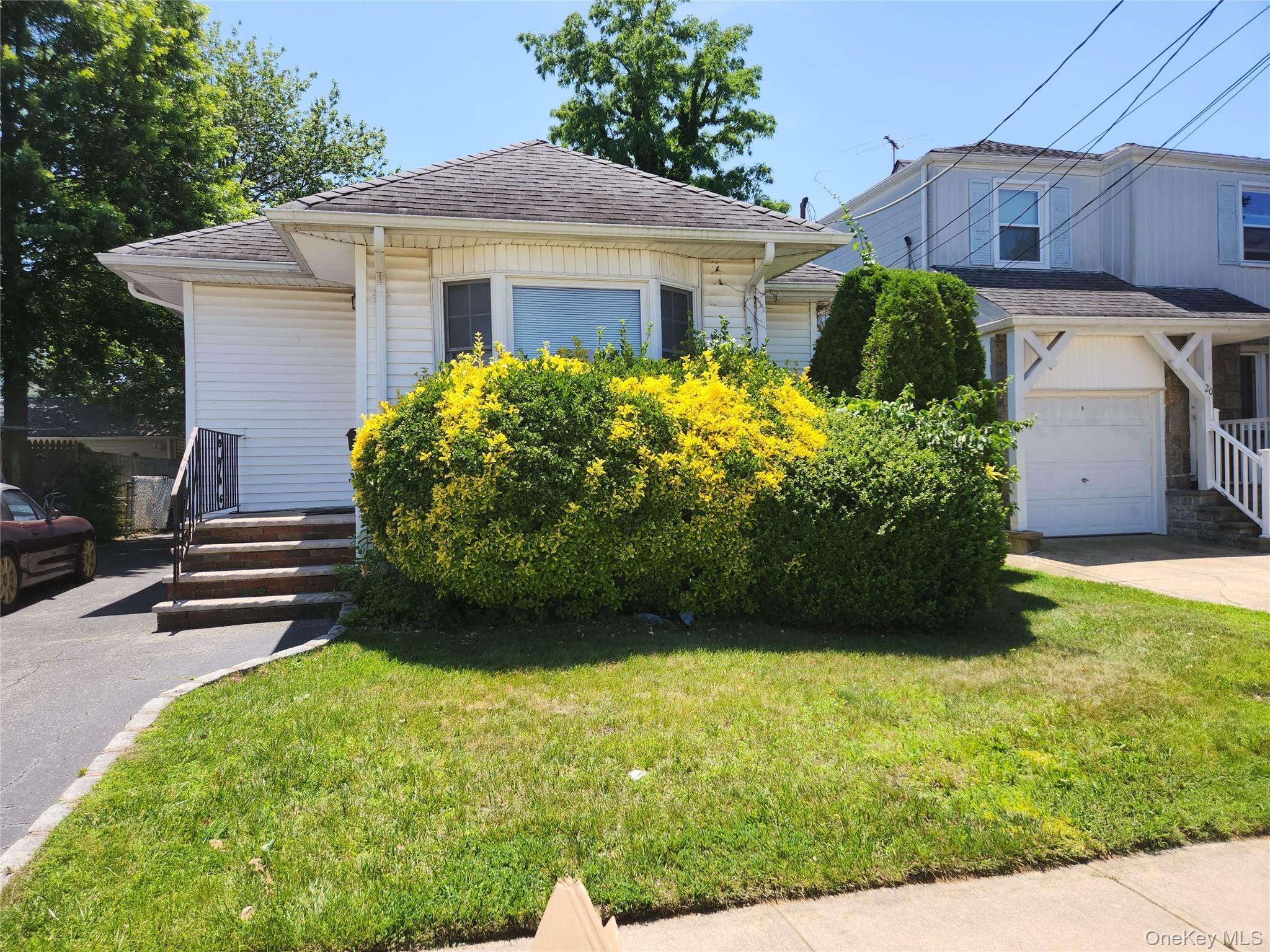 Single Family Argyle  Nassau County, NY 11580, MLS-886292-2