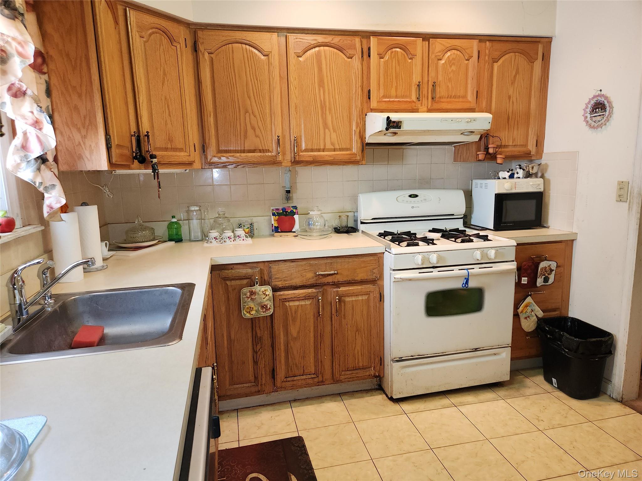 Single Family Argyle  Nassau County, NY 11580, MLS-886292-7