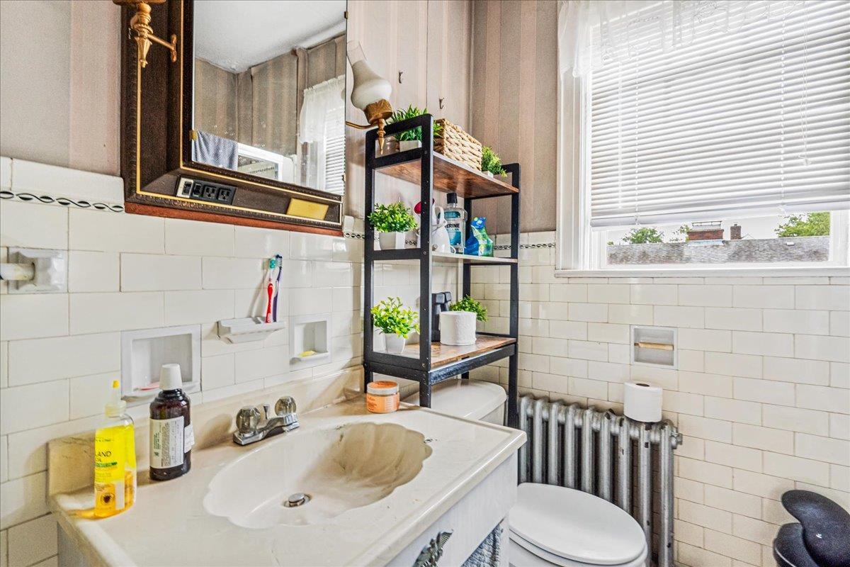 Single Family Cryders  Queens, NY 11357, MLS-886312-15