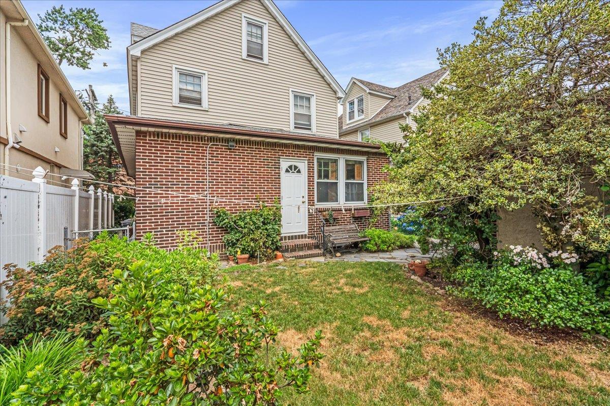 Single Family Cryders  Queens, NY 11357, MLS-886312-21